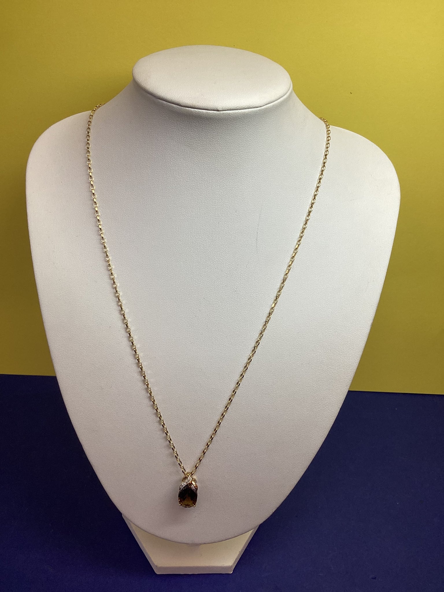 9ct yellow gold necklace with pendant 24"