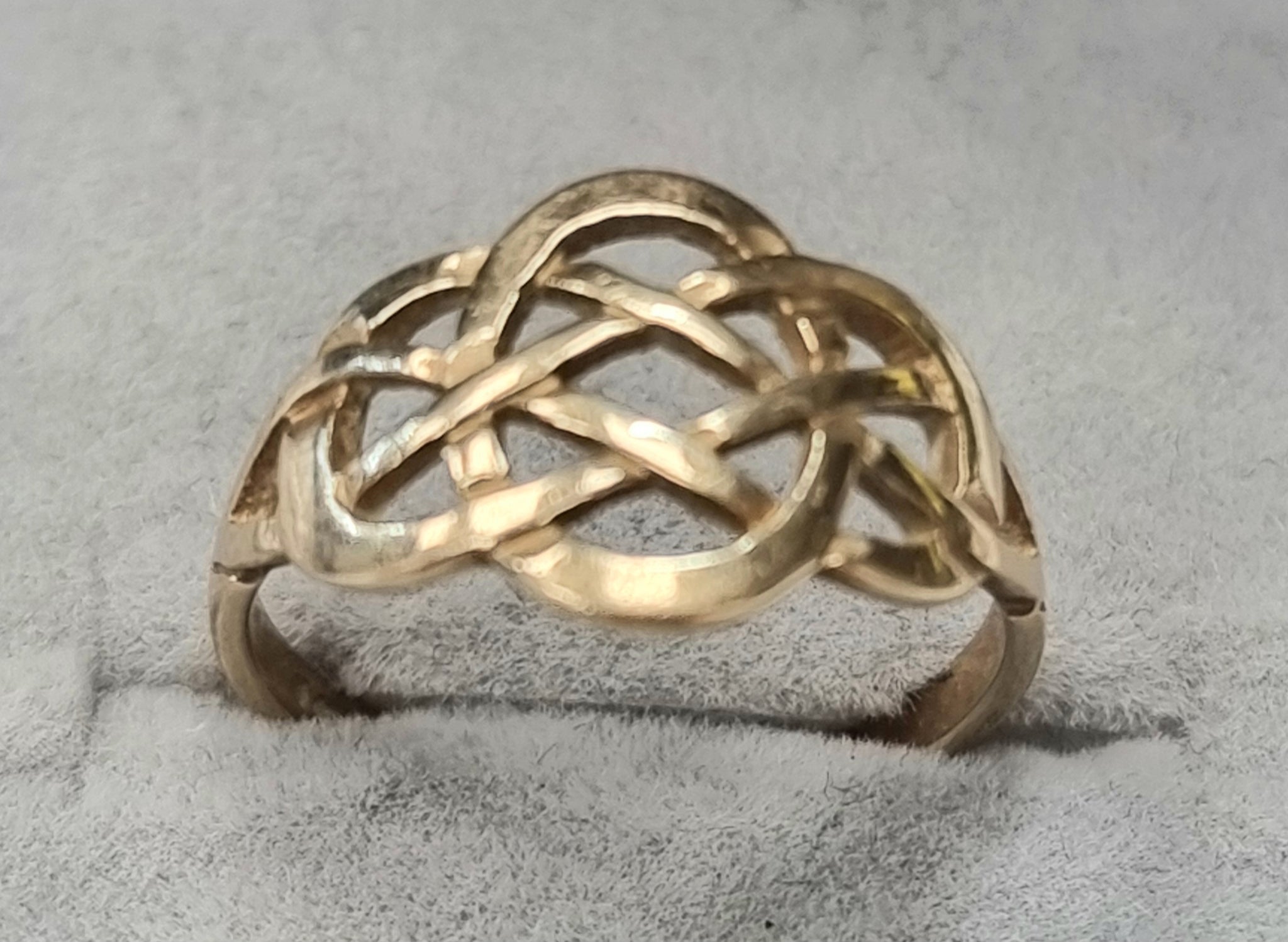 9ct gold ring size "L"