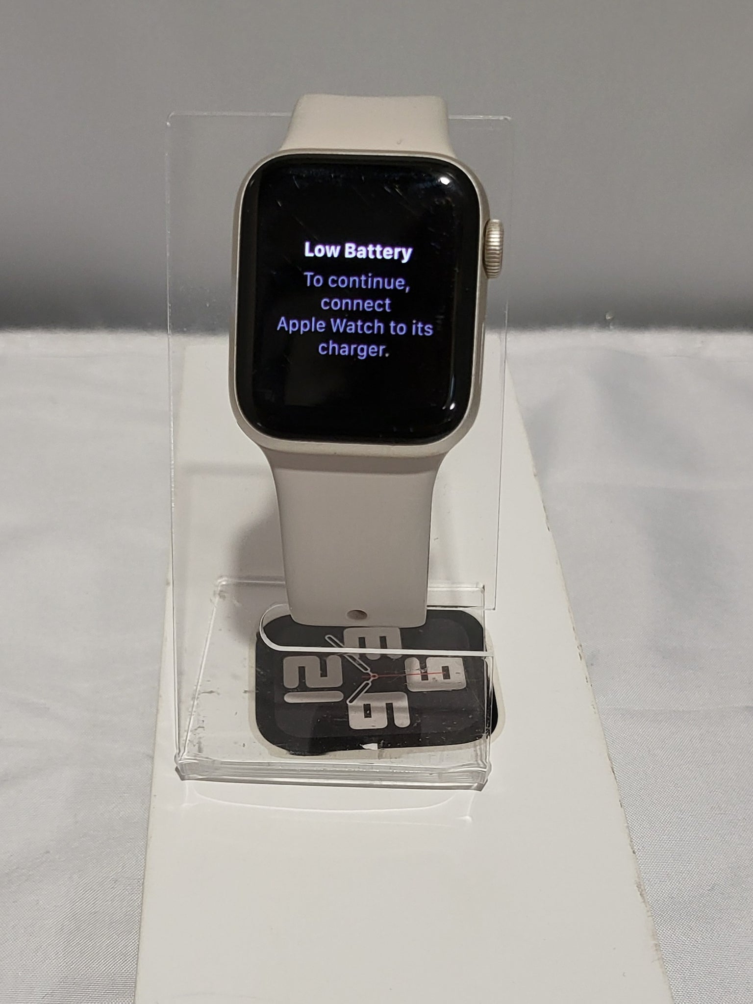 Watch SE 2nd Gen Cellular, Starlight Aluminium, 40mm with S/M Star Sports Band
