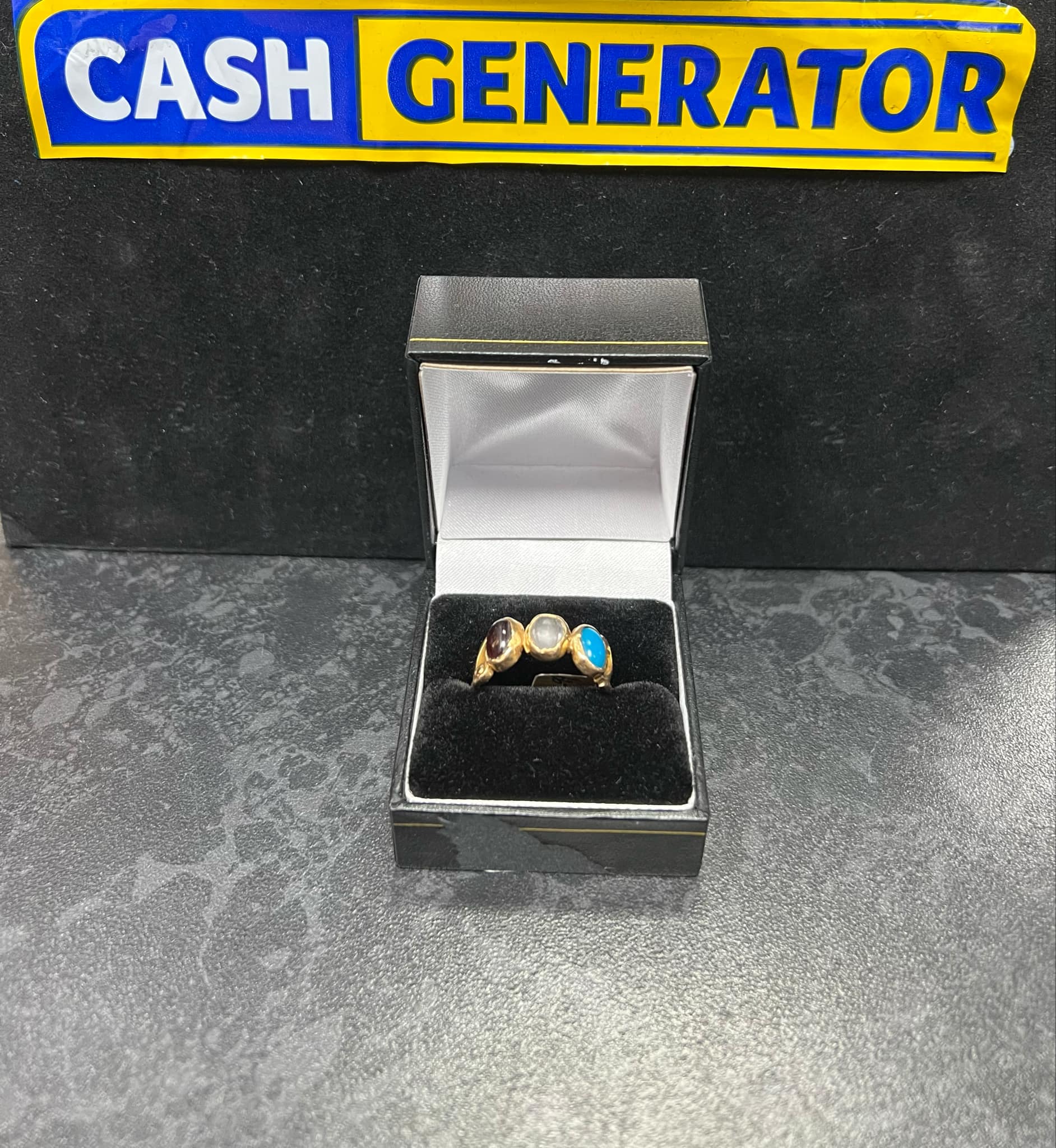 18ct Gold Ring (Size W), 3.85g