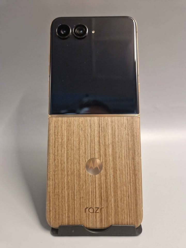 Motorola Razr 60 Ultra (16GB+512GB) Pantone Mountain Trail, Unlocked