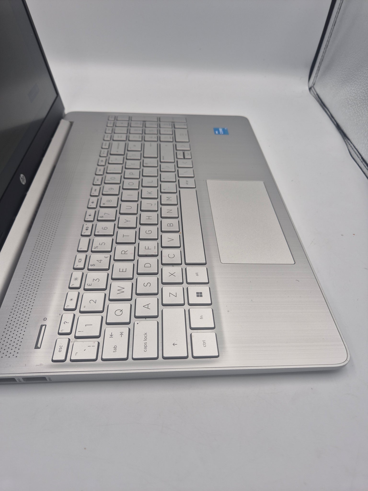 HP 15sFQ5585SA	Laptop Boxed