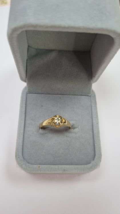 18ct Gold Diamond Ring Size P LEYLAND