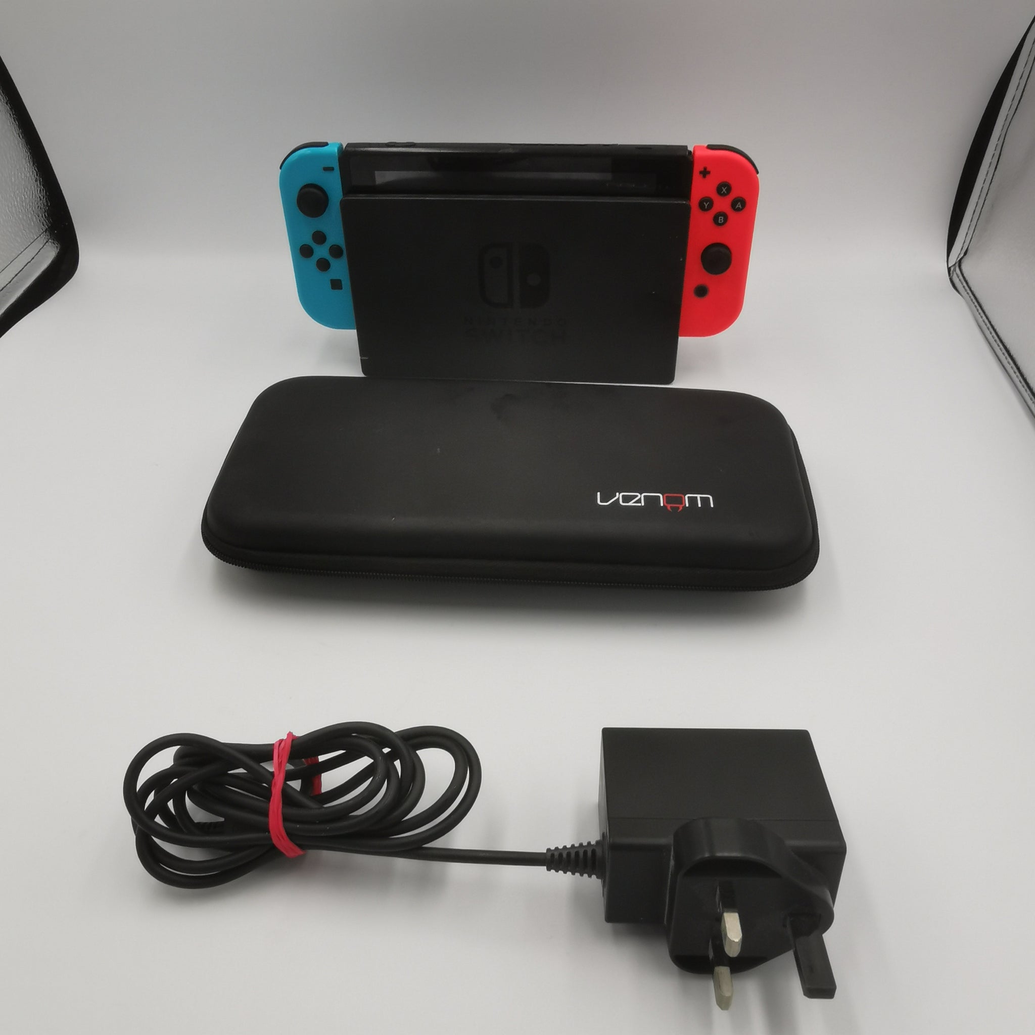 Nintendo Switch Console (HAC-001-01) - 32GB - Neon Red/Blue Joy-Con - Docking Station Included and charger
