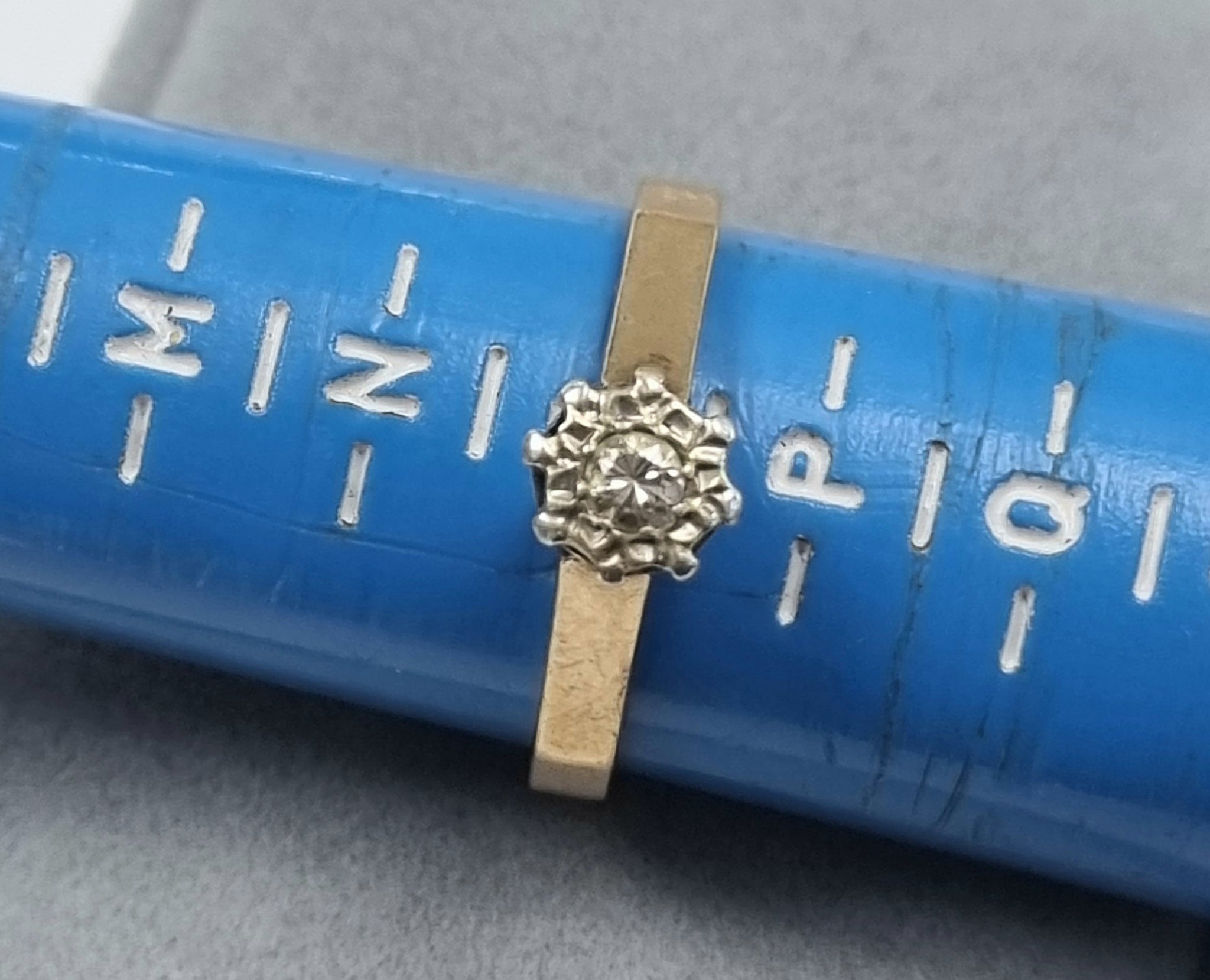 9ct Gold Diamond Ring size O