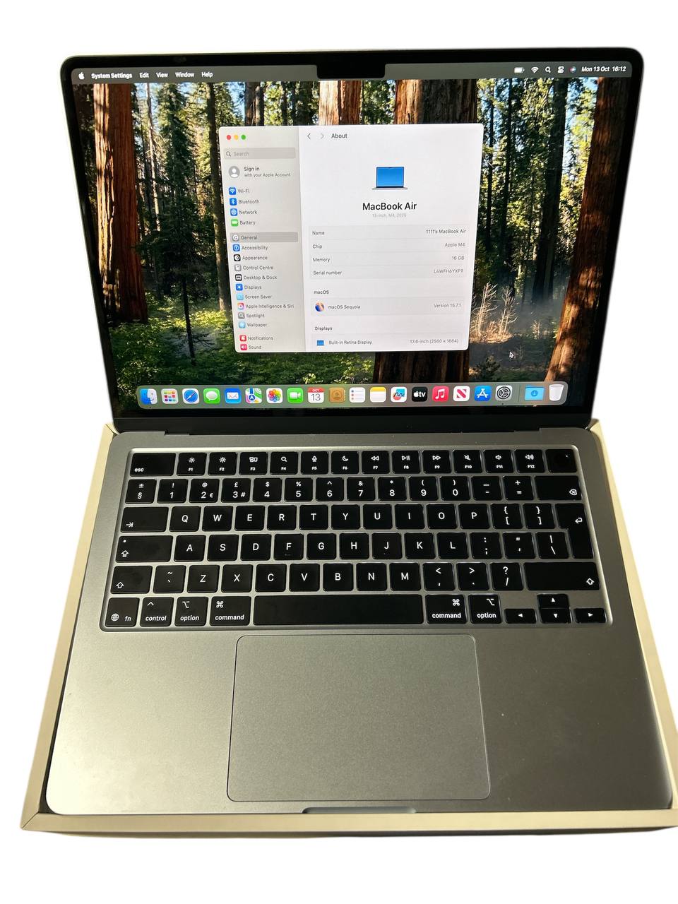 MacBook Air 16 - BOXED