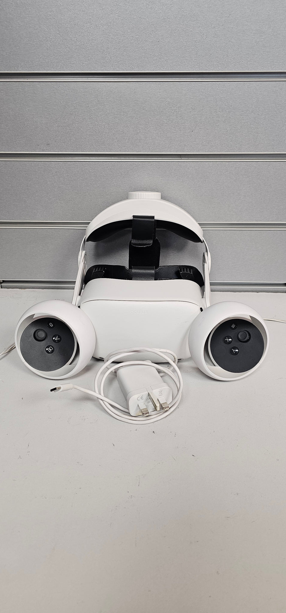 Meta Quest 2 64GB VR Headset & 3rd Party Strap