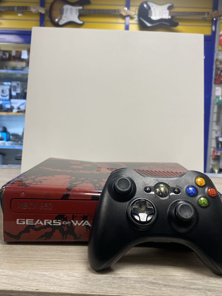 Xbox 360 Slim (Gears Of War Edition)