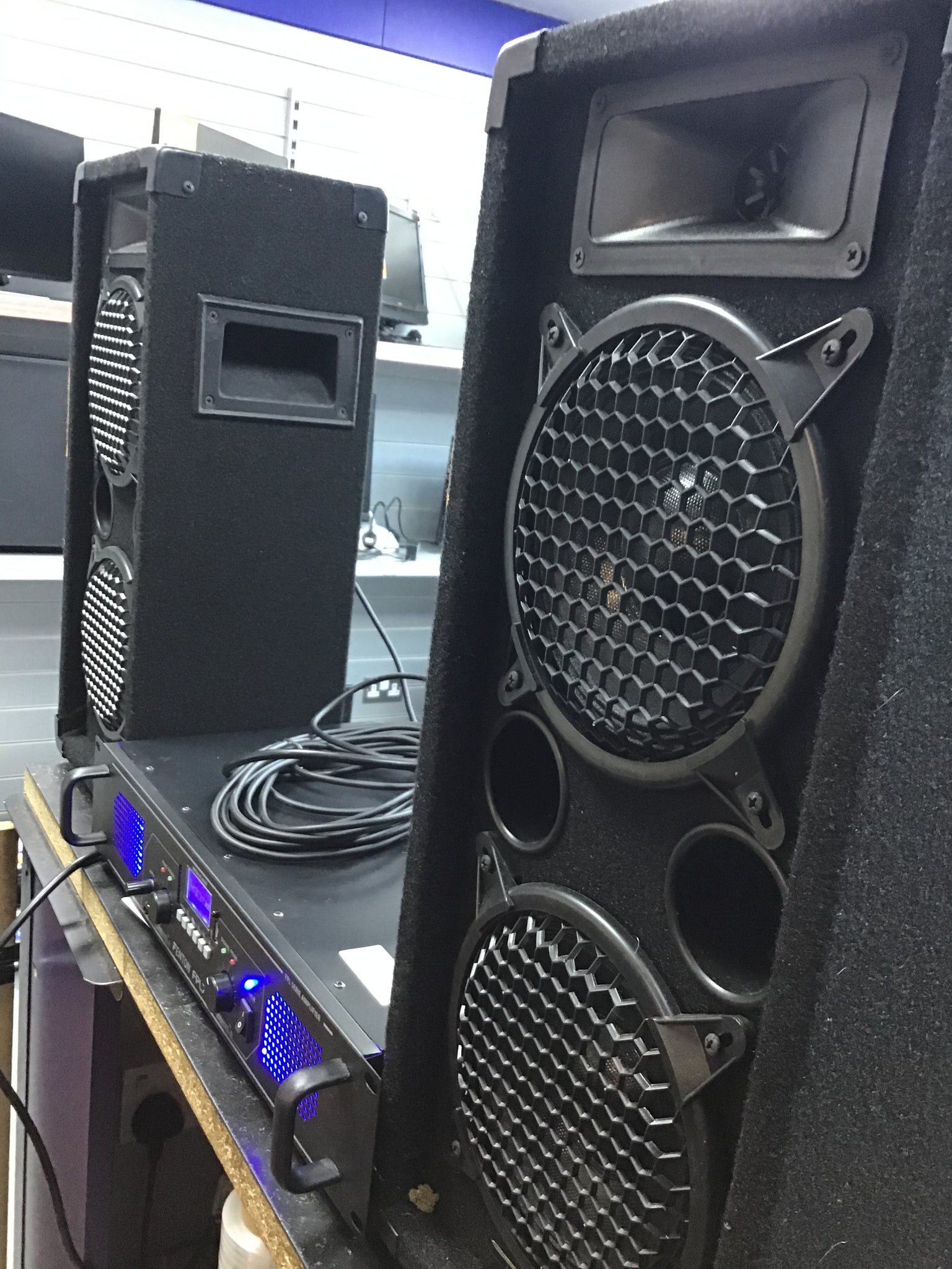 Fenton FPL700 Digital Amplifier witj 2x Max Max26 Speakers