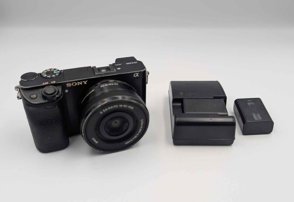 Sony Alpha A6300 ILCE-6300L - 24.2MP + 16-50mm - Includes Charger + 2x Batteries - Unboxed