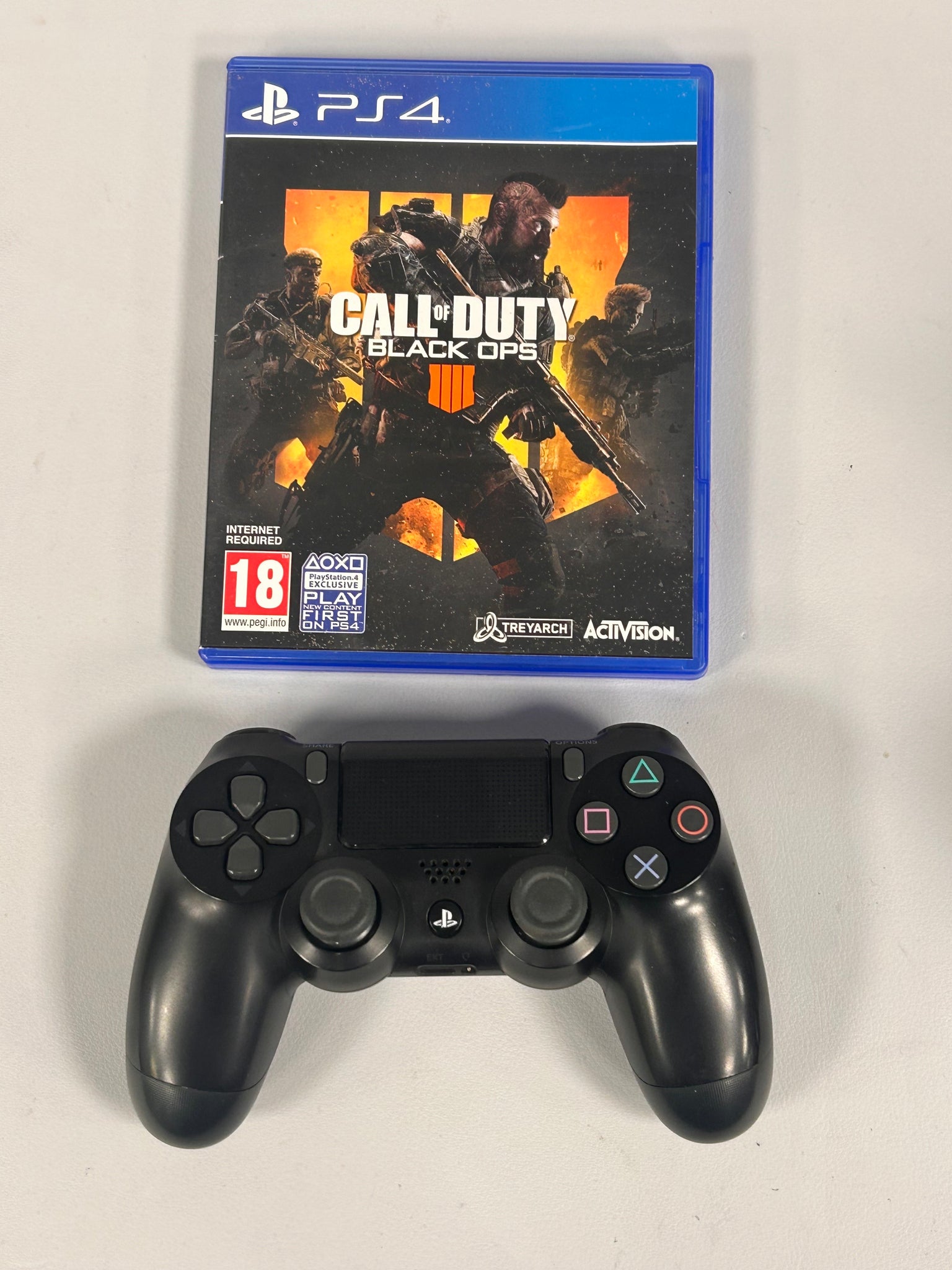 Playstation 4 Pro 1TB Glacier White Package