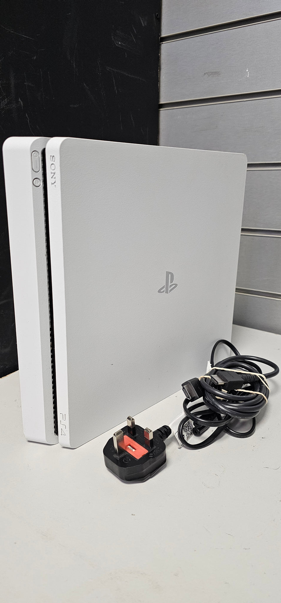 Playstation 4 Slim 1TB White - No Controller