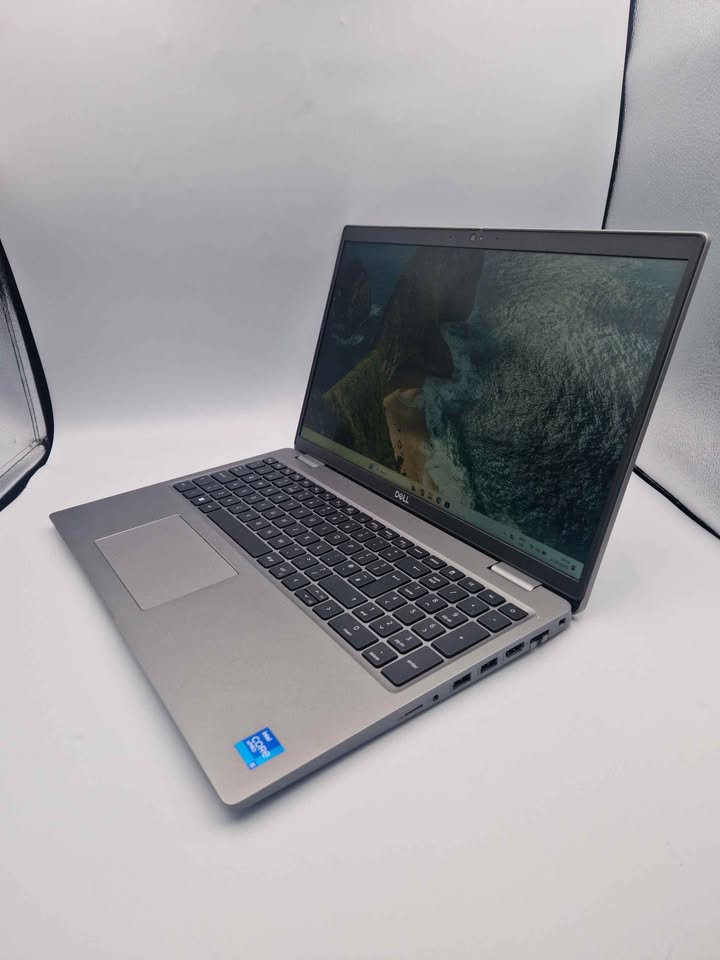 Dell Latitude 5520 Netbook - Intel i5-1145G7 - 16GB Ram - 256GB SSD - 15" LED Screen - Windows 11