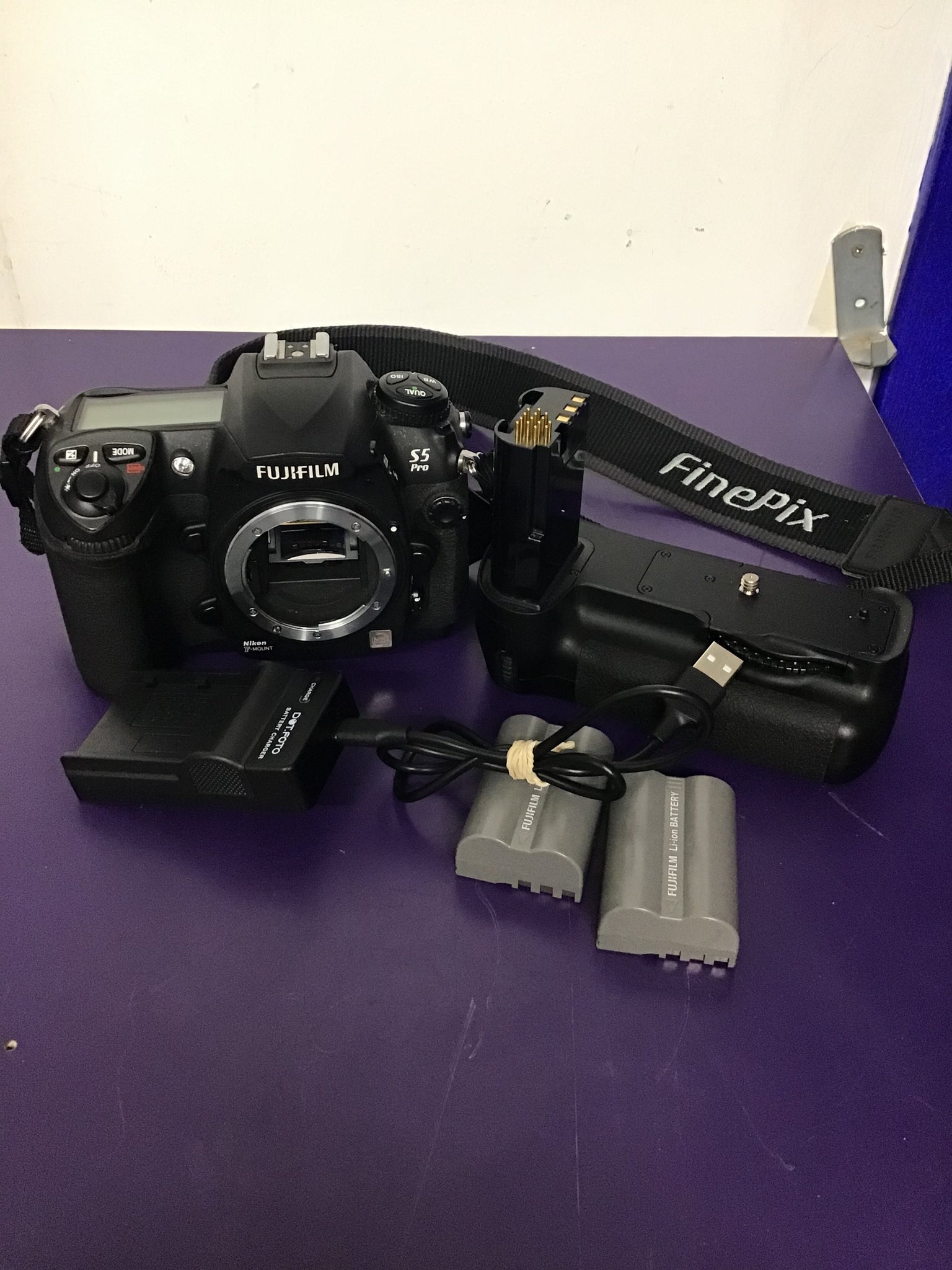 Fuji Finepix S5 Pro Digital SLR Camera Body, with 2 batteries, charger and multi battery power pack.
