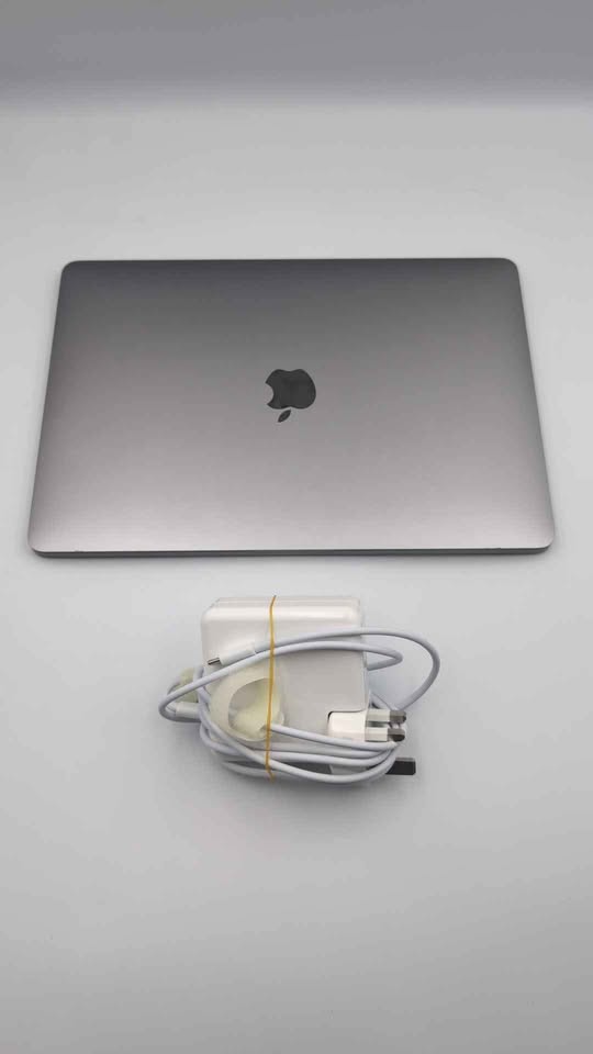 MacBook Pro 14,1/i5-7360U/8GB Ram/120GB SSD/13"/Silver