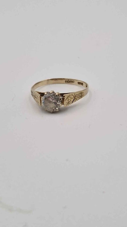 9ct Yellow Gold Ring With Big CZ Stone - Size Q - 1.82 Grams