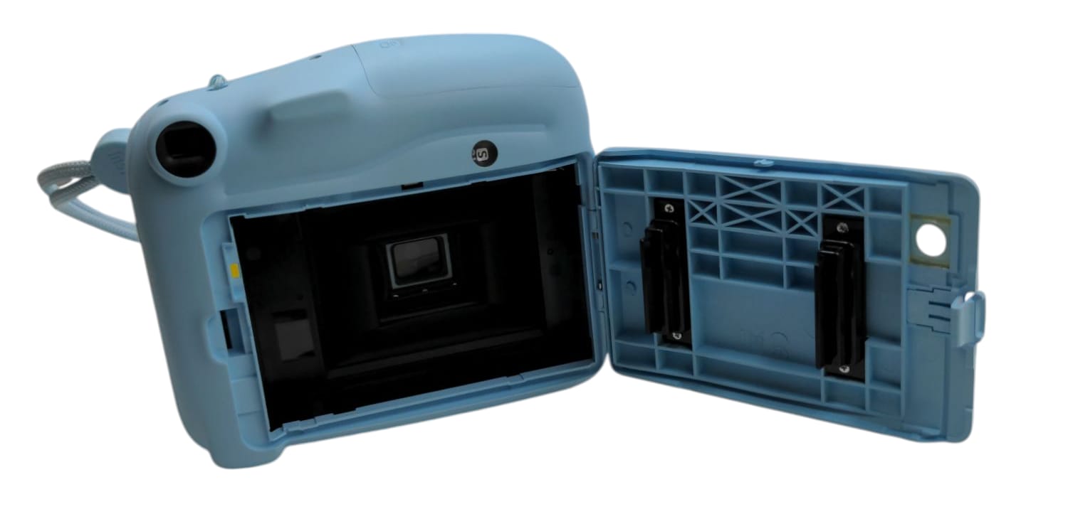 Fujifilm Instax Mini 11 Instant Camera, Sky Blue (Battery Operated, Requires 2 AA Batteries)