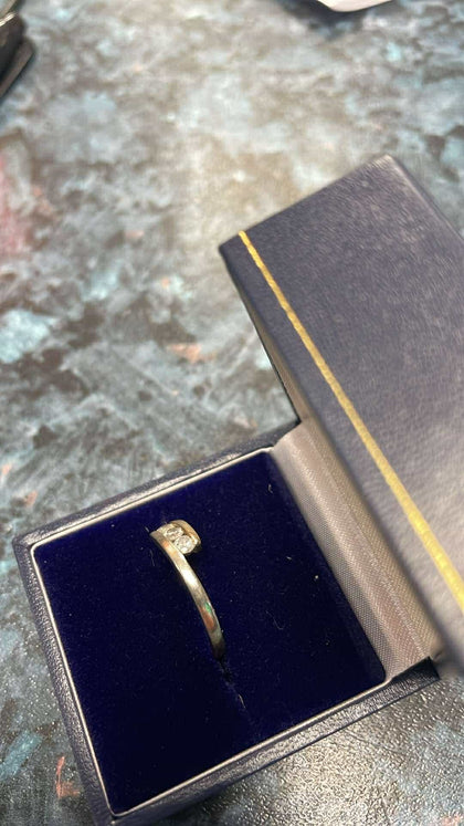 9ct gold ring - N