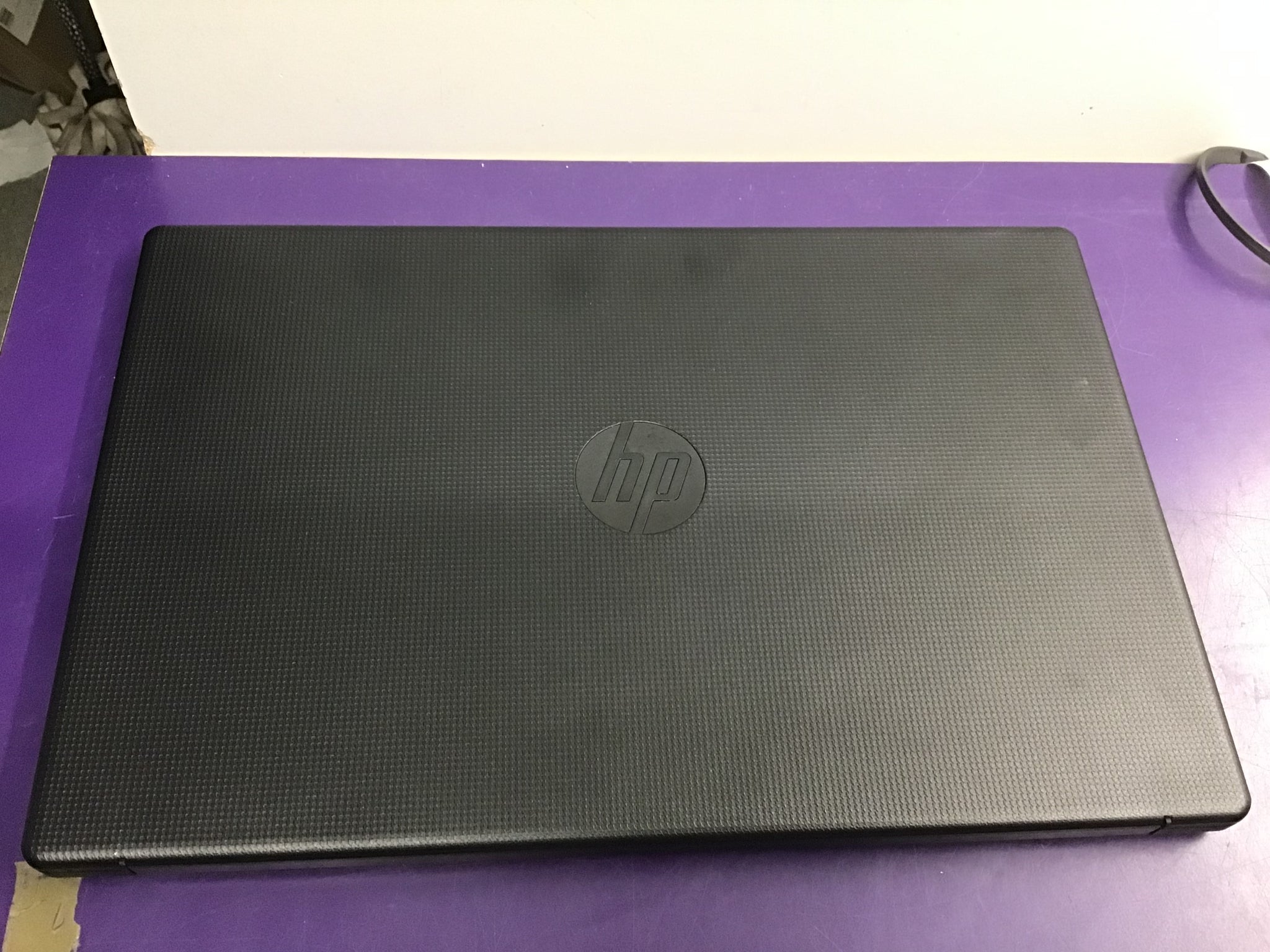 Hp laptop Ryzen 3 7320u 8GB 240gb SSD