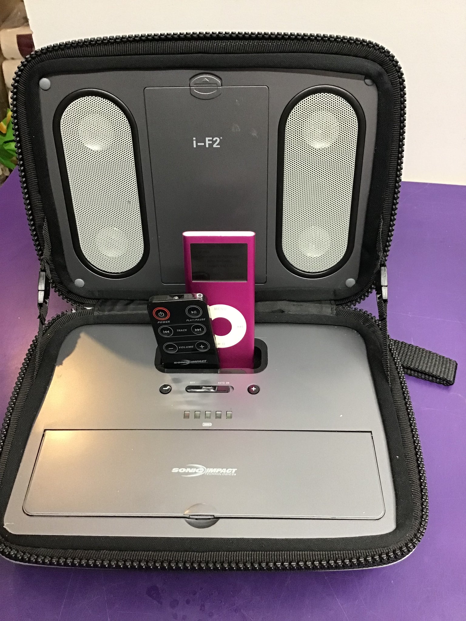 iPod Nano 2nd Gen with iPod dock.