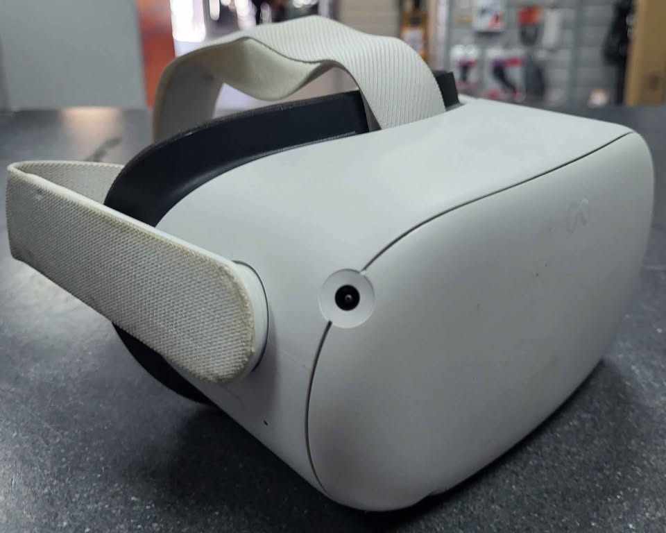 Oculus Meta Quest 2 All-in-One VR Headset 128GB ** Boxed **