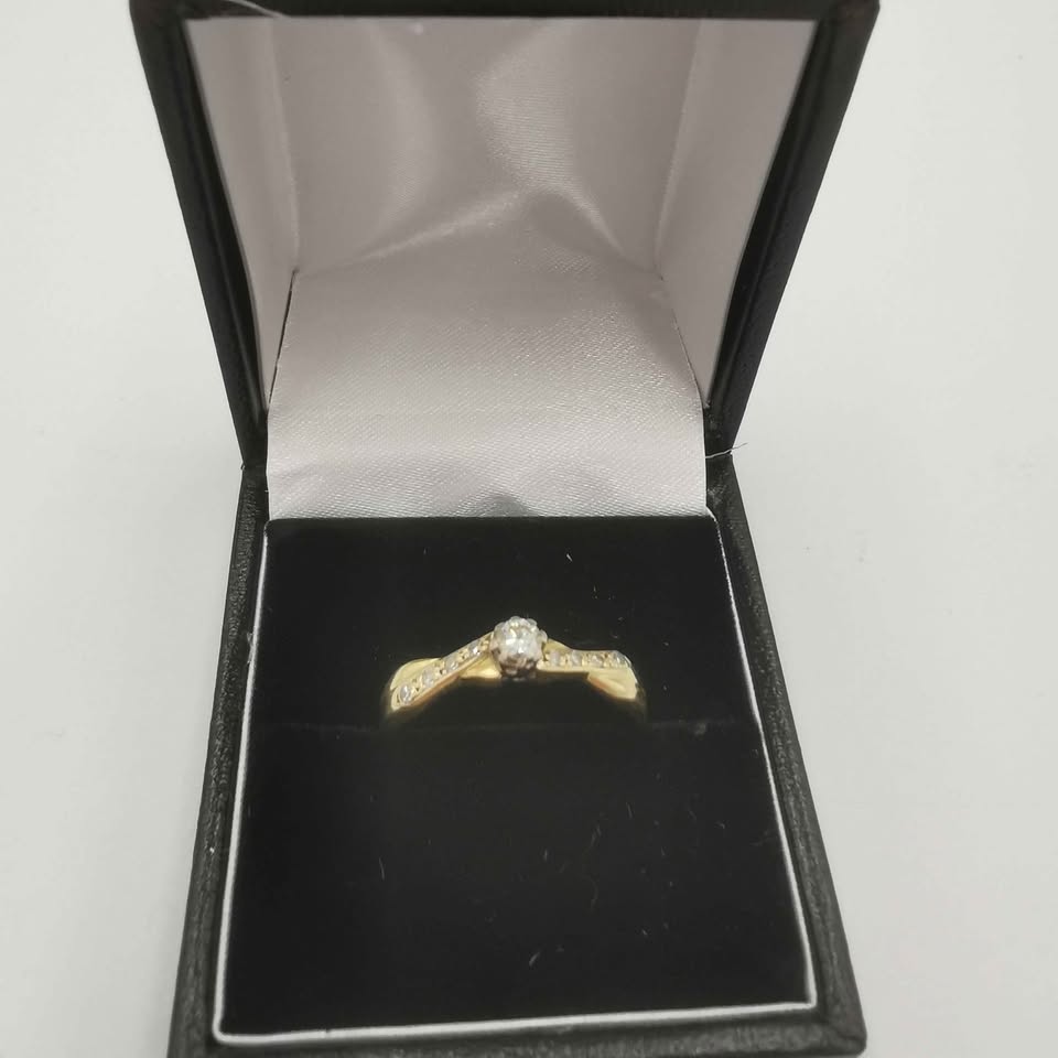 18ct Diamond Gold Ring Hallmarked 2.4g Size P **Hallmarked & Tested**