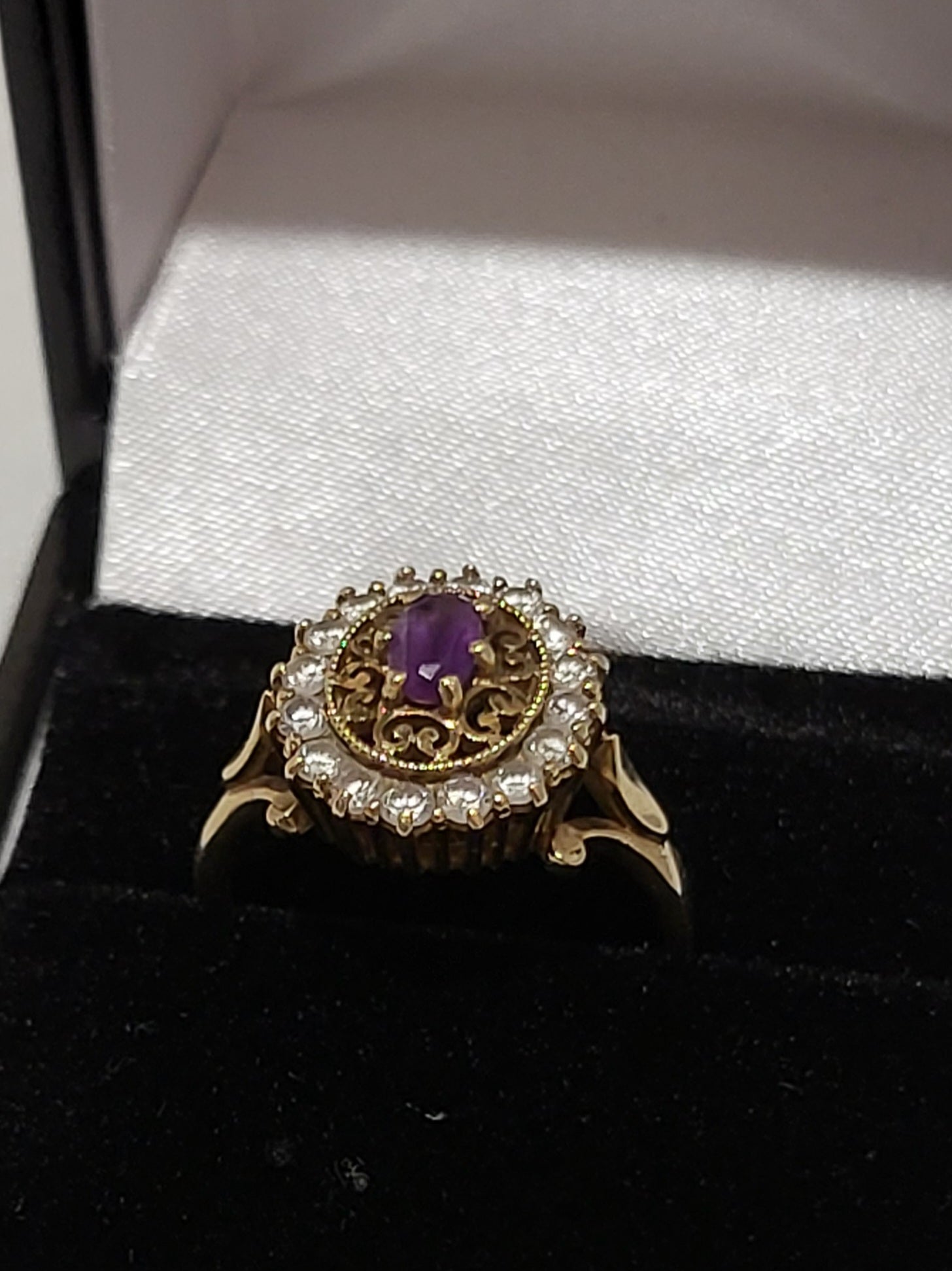 9ct Yellow Gold Ring with Clear & Purple Stones - Size N -  3.16g