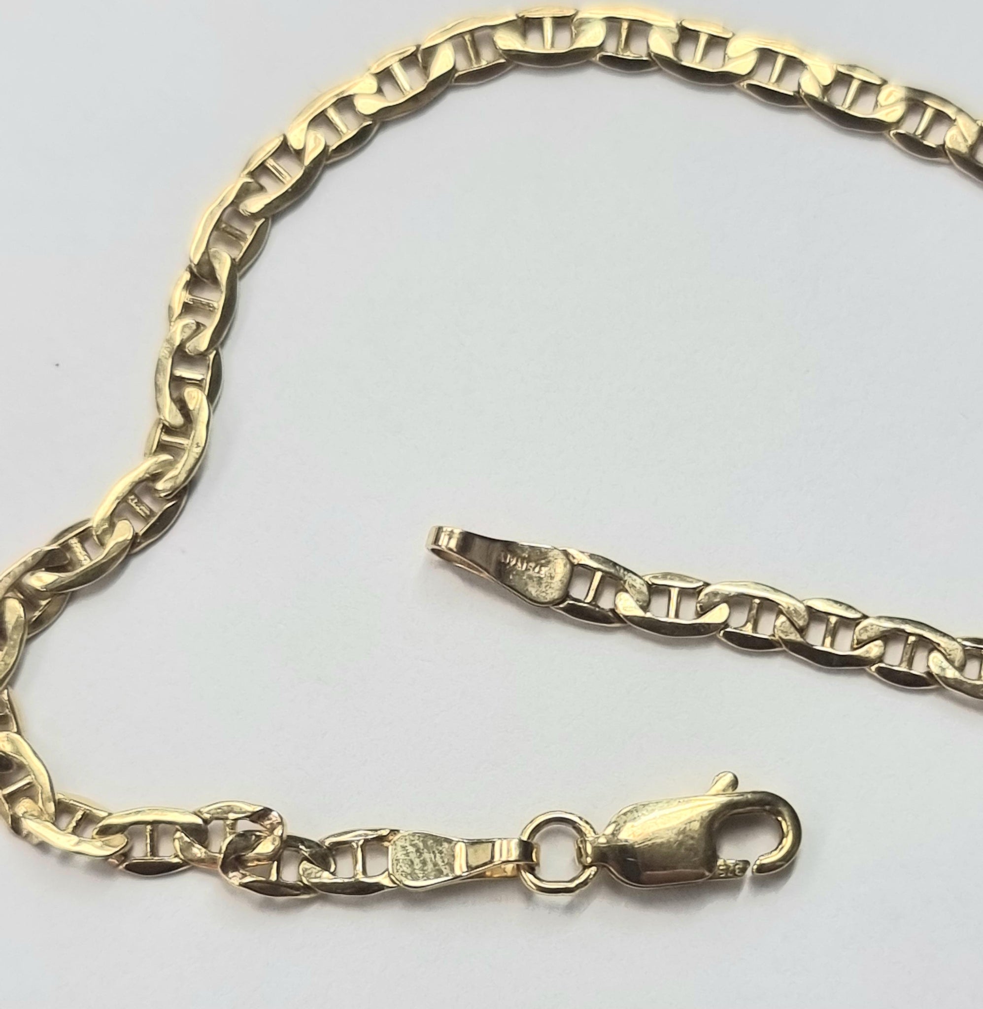 9ct Gold Bracelet 7.75 Inches