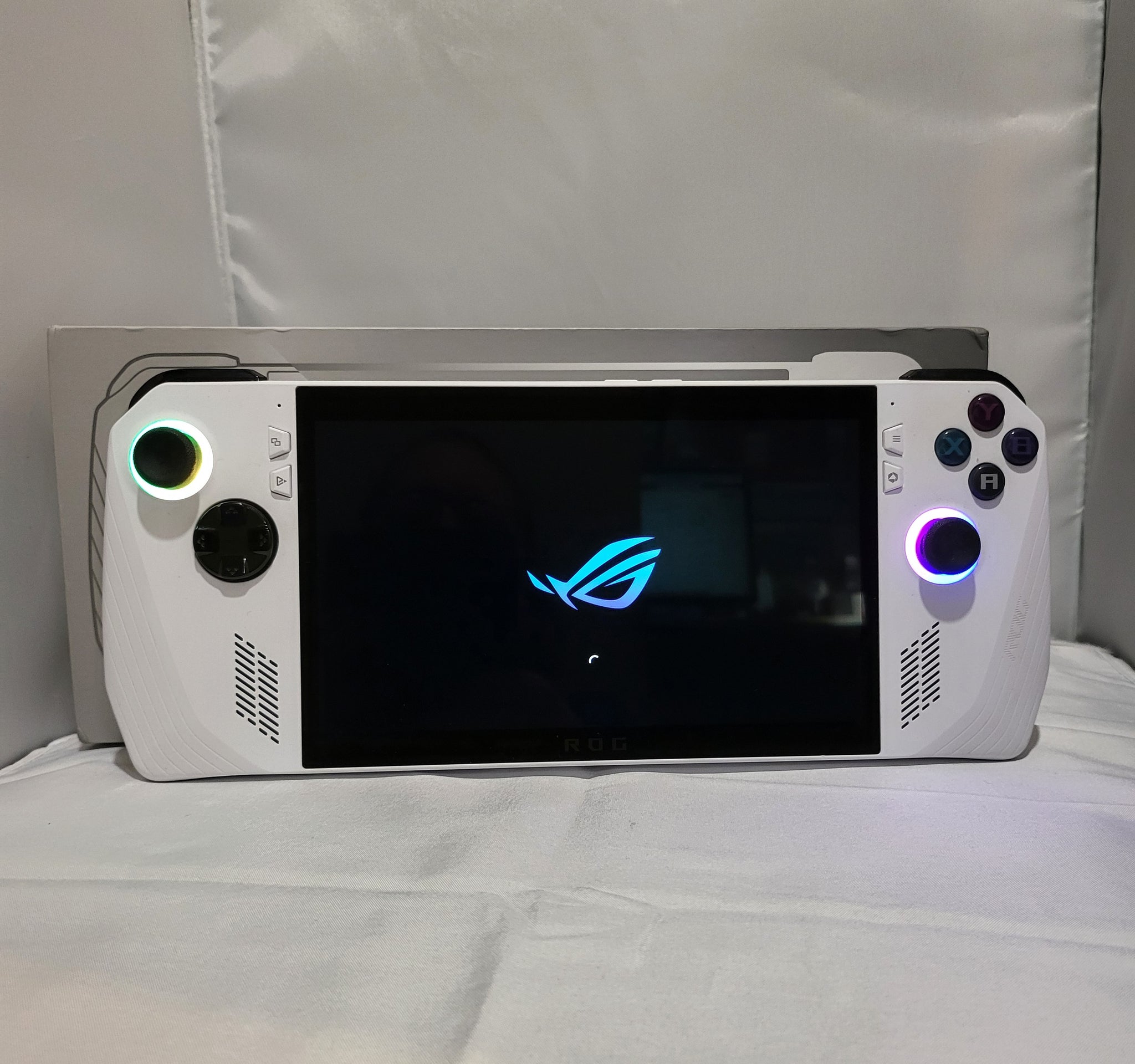 Asus ROG Ally RC71L NH001W 7 FHD IPS AMD Ryzen R1 Extreme 16GB RAM 512G