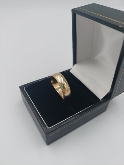 9K Solid Gold Band/Ring with Patterned Outline, Weight: 4.1Grams, Size R - Box Included