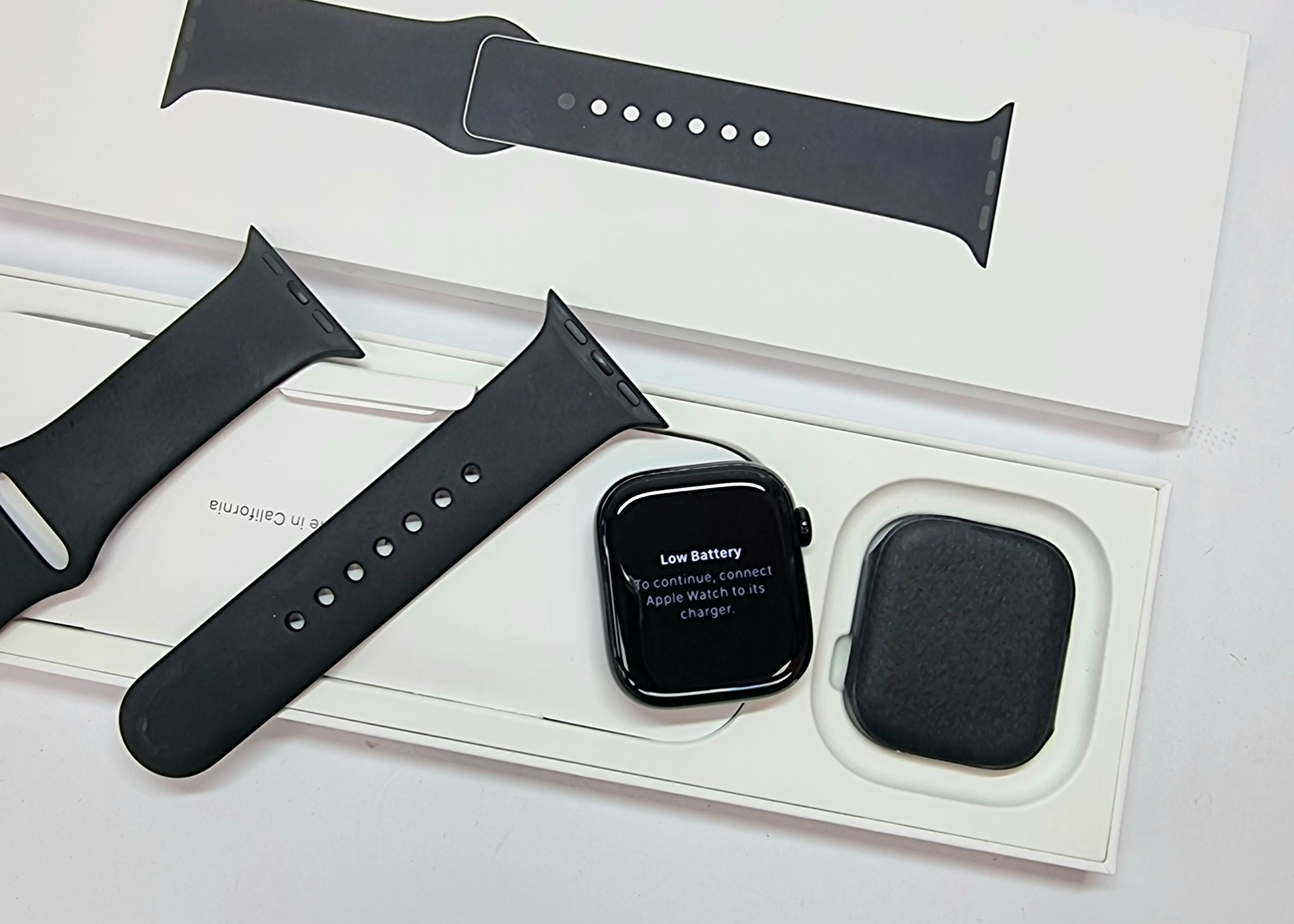 Apple Watch Series 10 - 42mm - GPS - Jet Black Aluminium Case - Black Sport Band - M/L