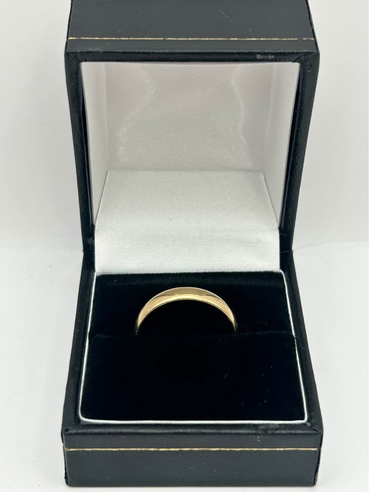 9CT 375 HallMarked, Yellow Gold Ring, Size 8/Q, 2.3G, Boxed