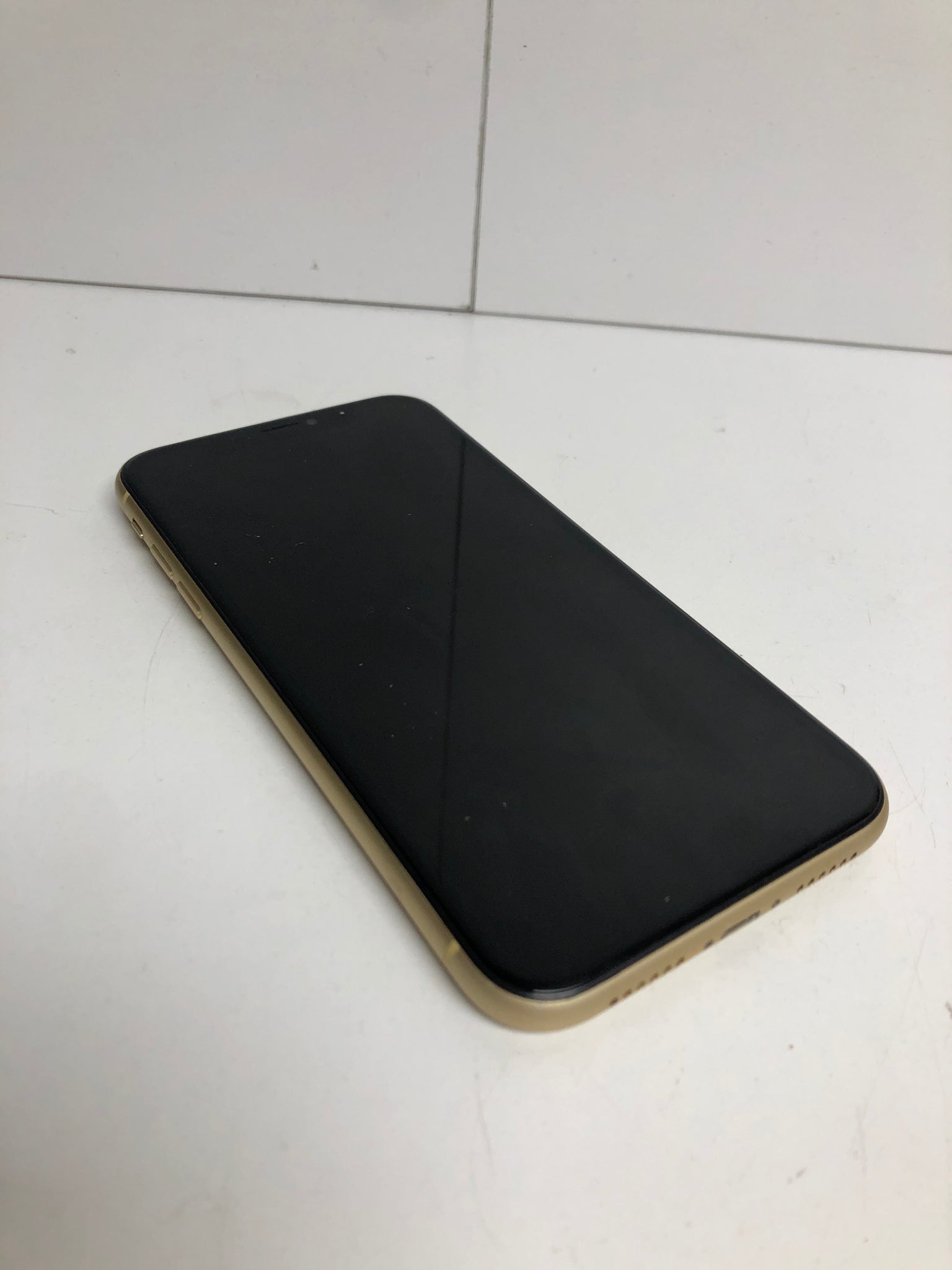 iPhone XR - 64GB - Yellow