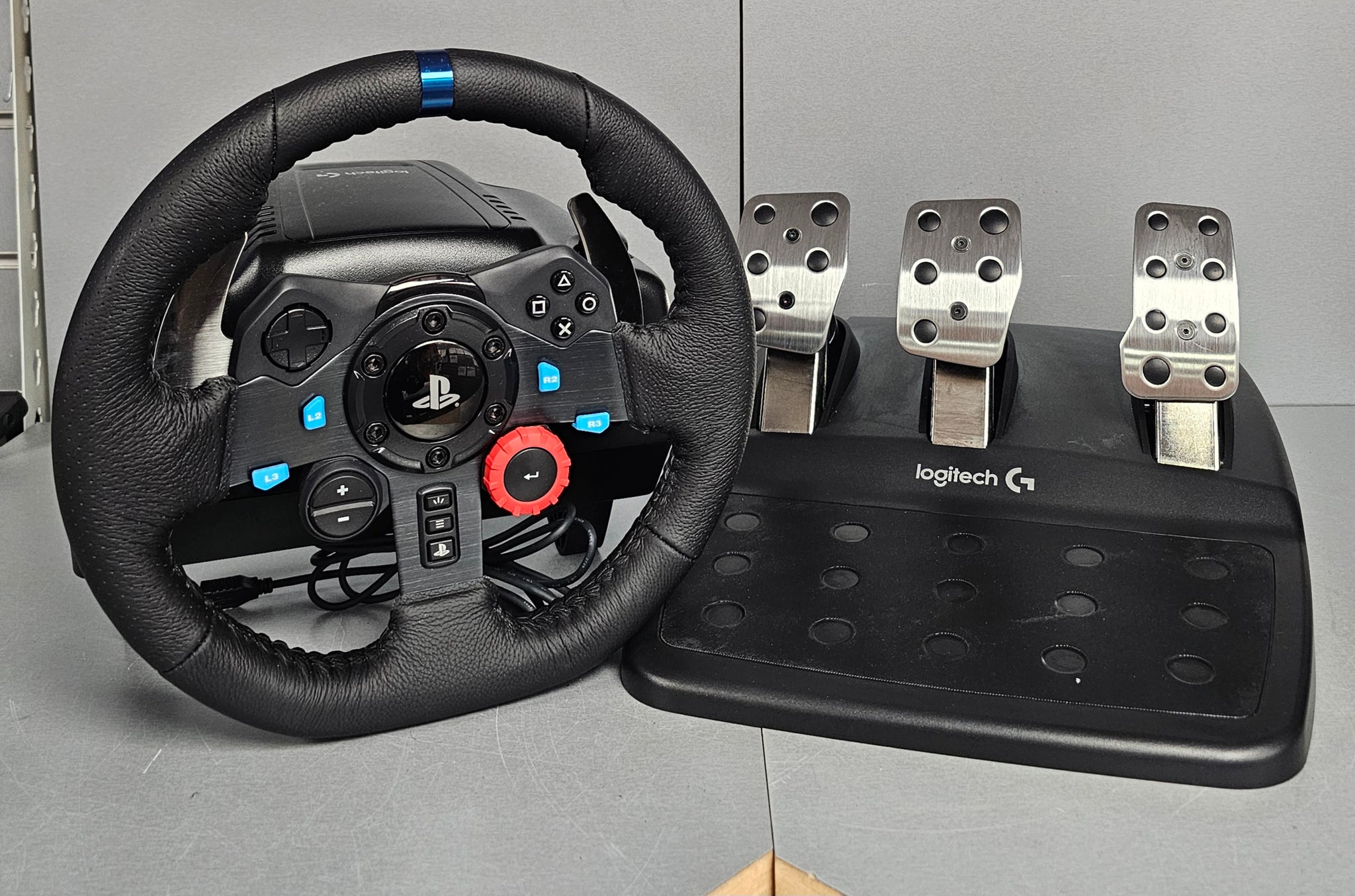 Logitech G29 Driving Force Racing Wheel for Playstation & PC