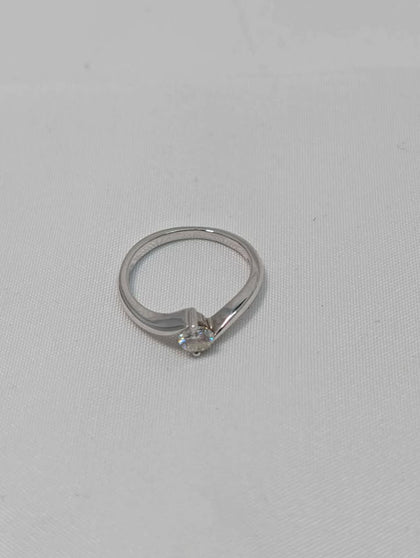 18ct White Gold Ladies Ring With 0.33ct Diamond Stone - Size M - 3.03 Grams