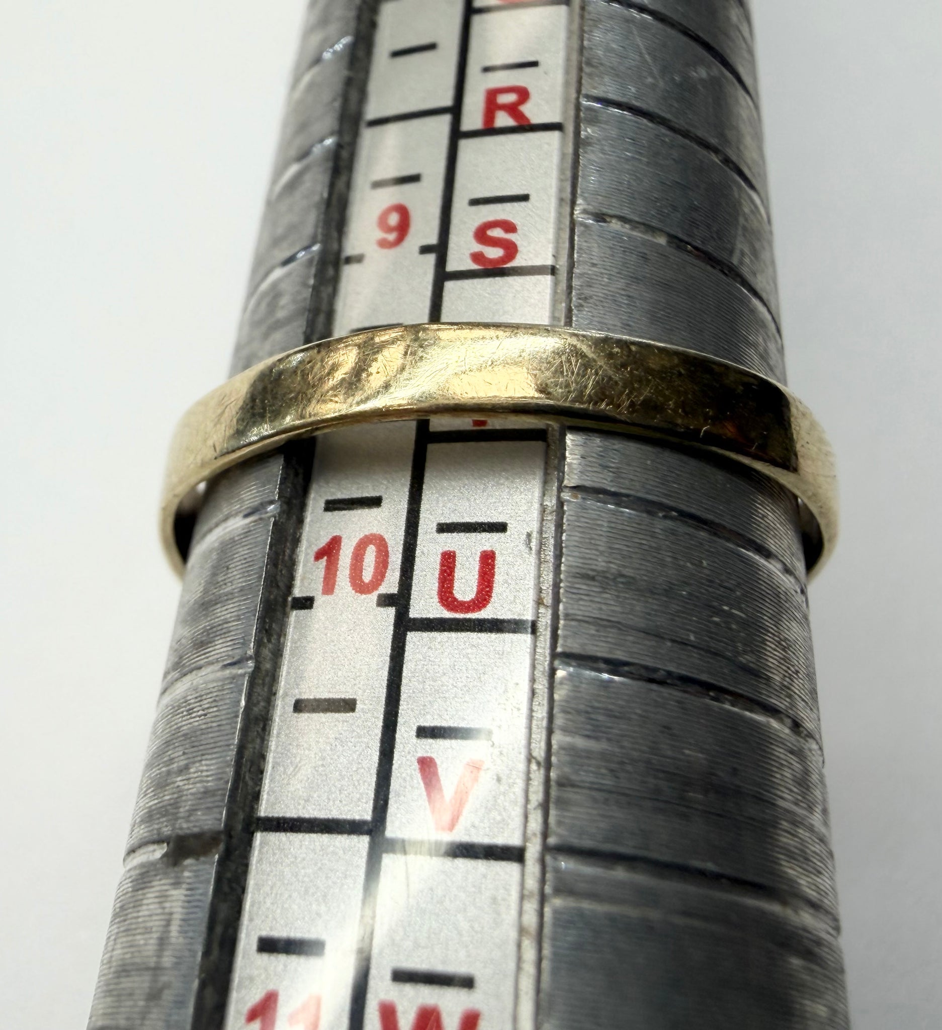 9ct yellow gold signet ring with black onyx stone size T