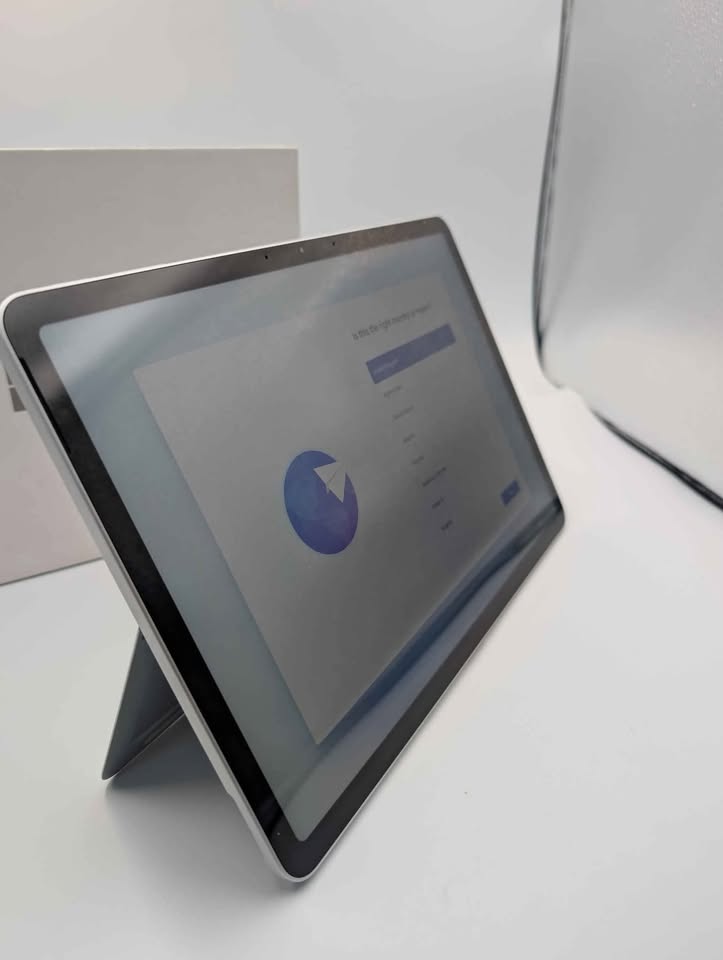 Microsoft Surface Pro - SnapDragon X Elite - 16GB Ram - 512GB SSD - 13" Touchscreen - Windows 11