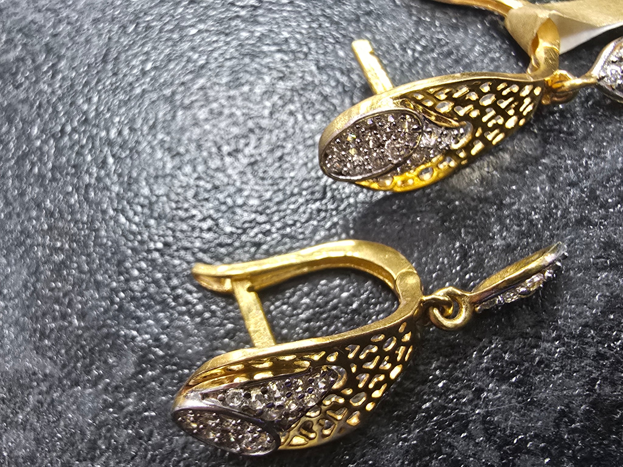 20ct Gold Earrings 3.4Grams