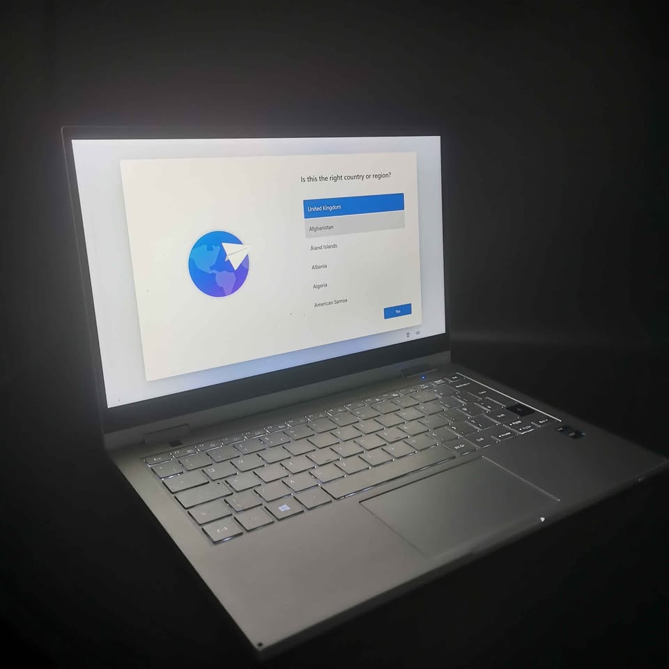 Samsung Galaxy Book Flex2 5G, i5-1135G7, 8GB Ram, 256GB SSD, 13" Screen, Windows 11 (TOUCHSCREEN)