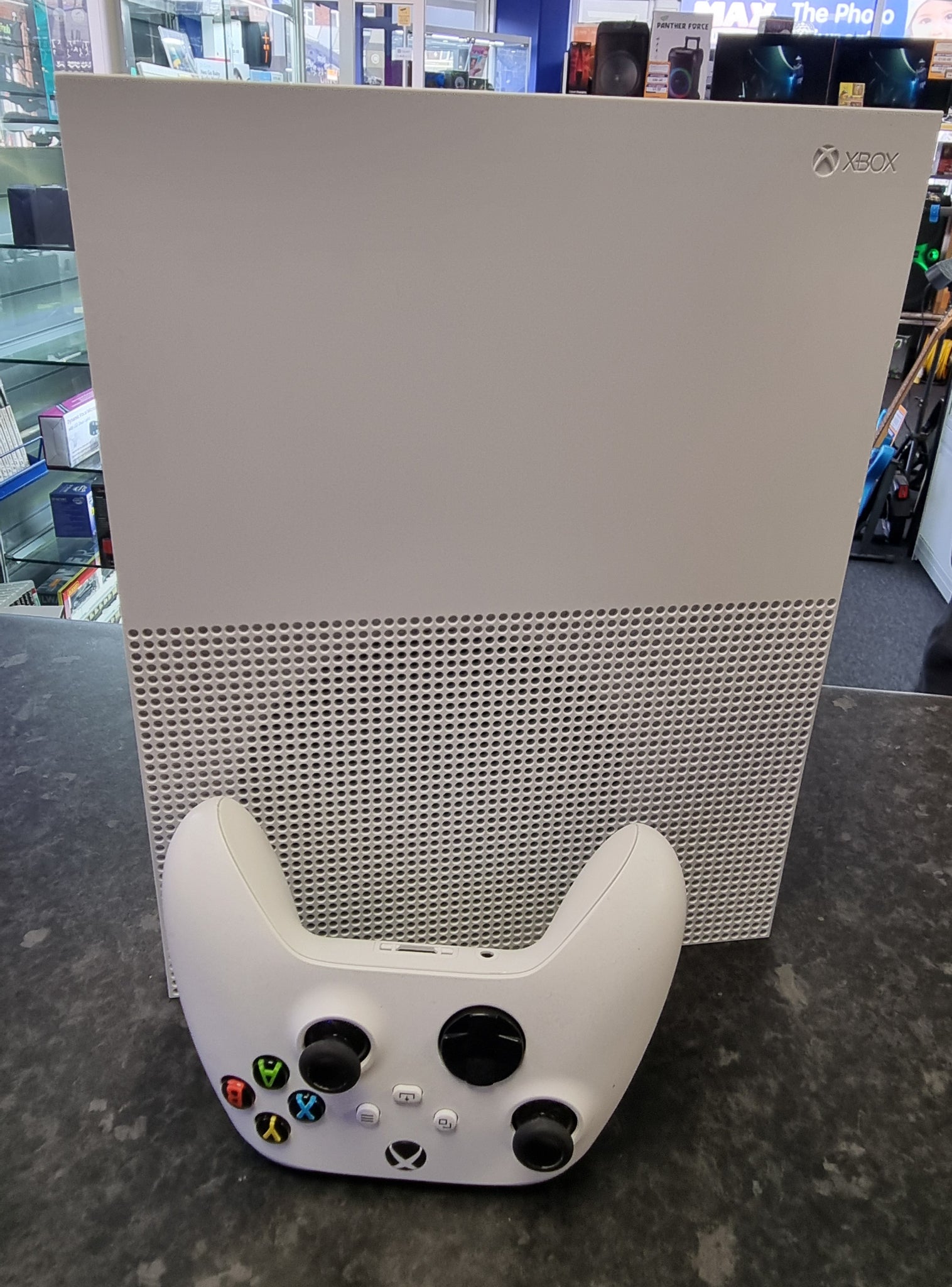 Xbox one S 1tb disc edition boxed