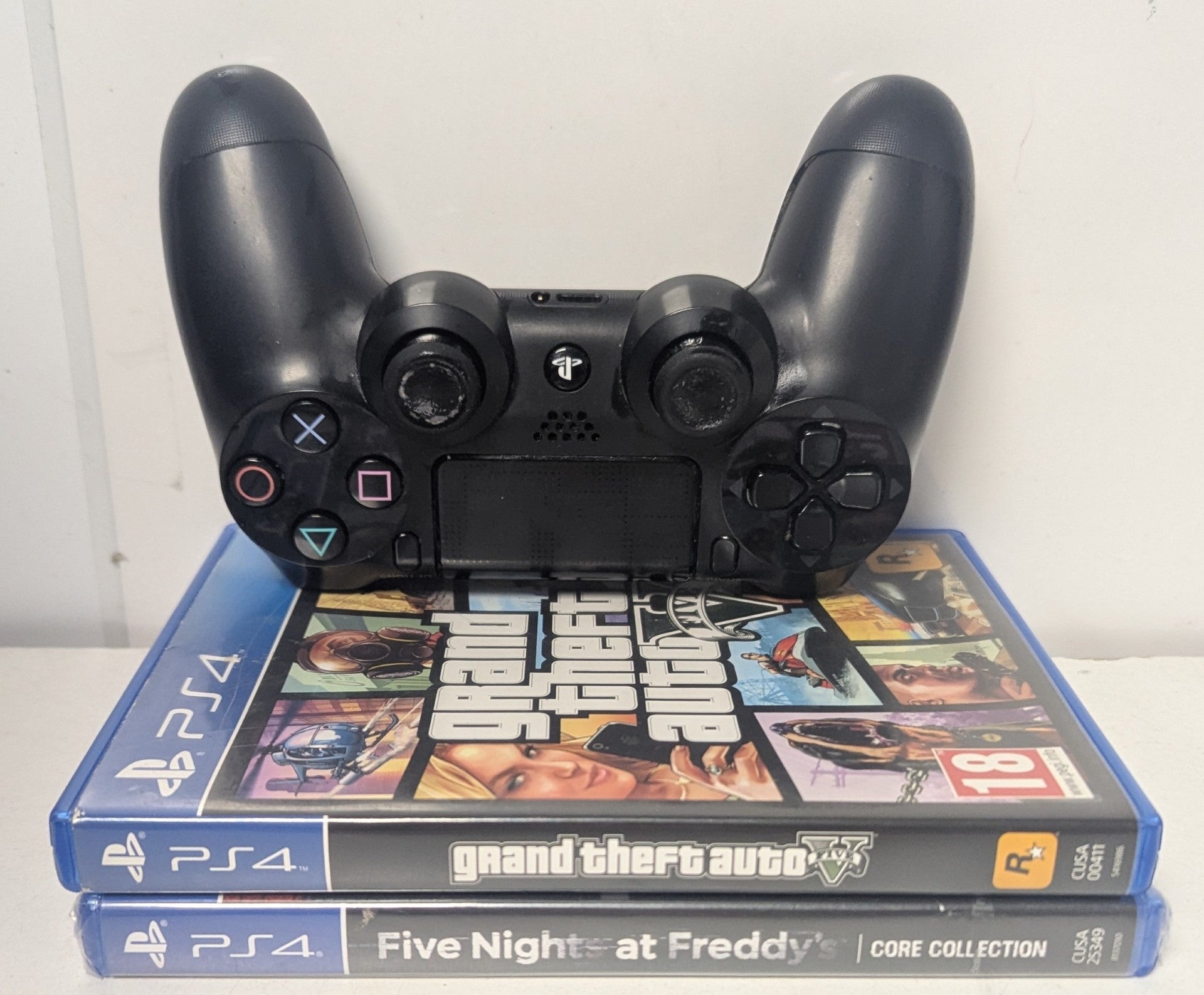 Sony PlayStation 4 500gb & 2 games