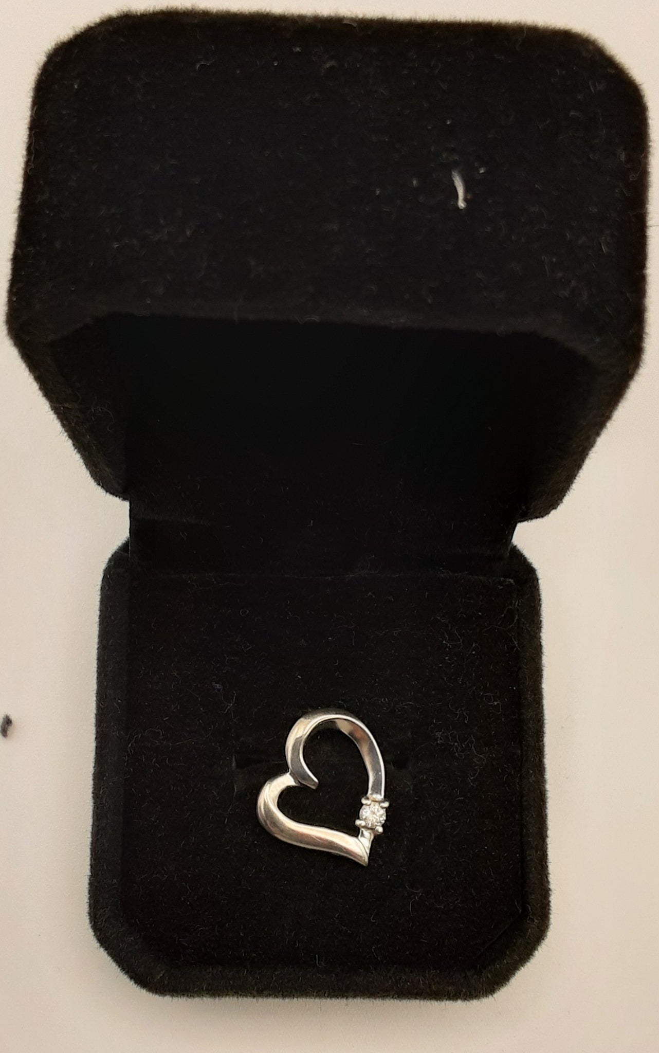 9ct white gold heart pendant