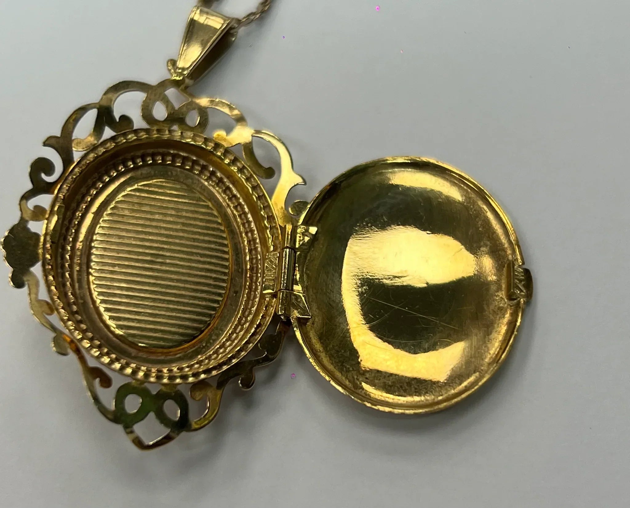 9ct gold 20" necklace & ornate locket 20"
