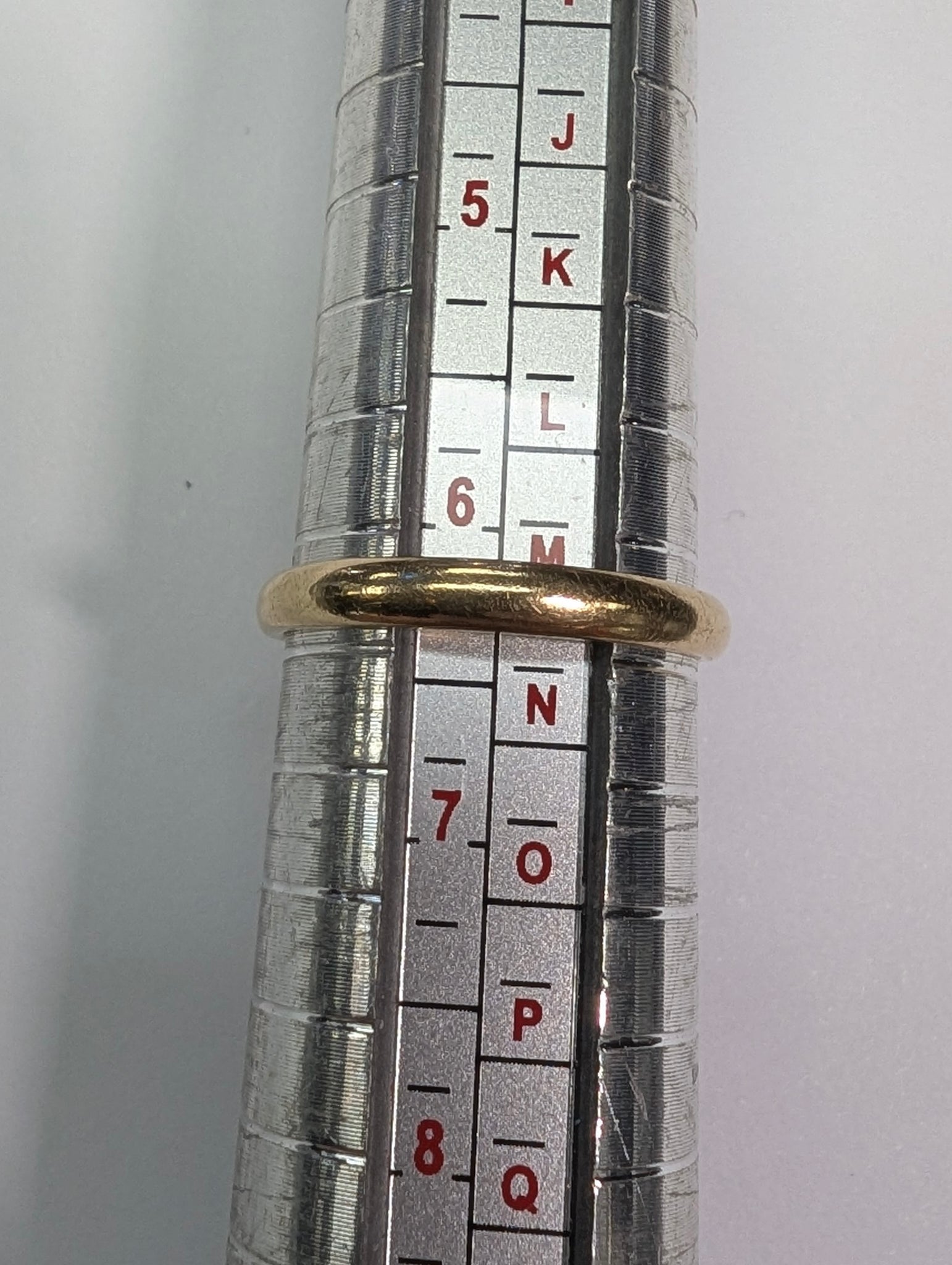 18ct Gold Diamond Ring - Size M