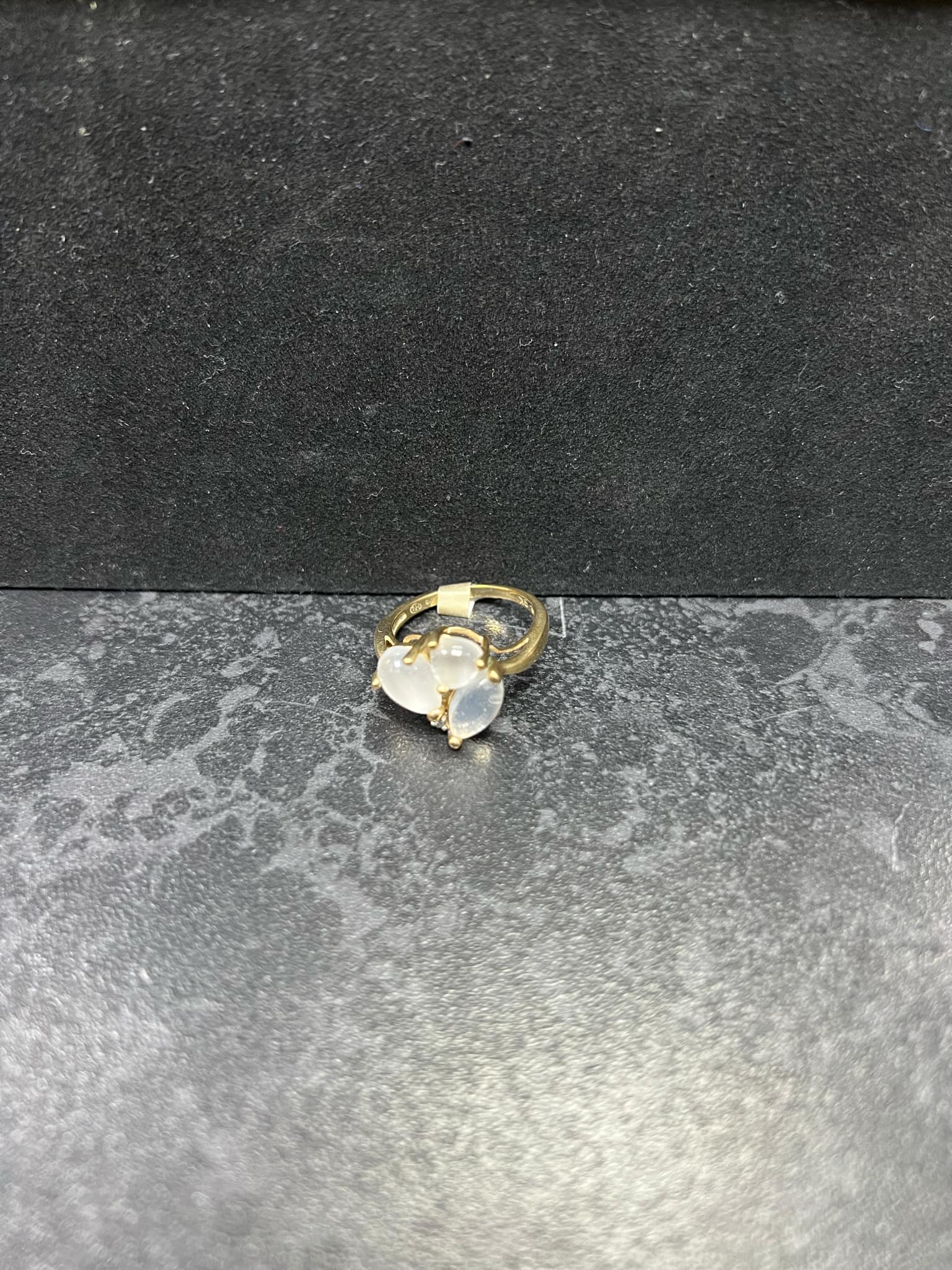 9ct Ladies' Gold Ring (Size O), 3.09g