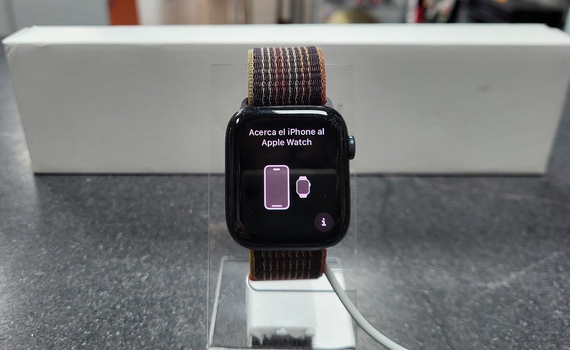 Apple Watch Series 8 - 45mm - Midnight Aluminium Case with Sport Strap - 85% Battery Helth