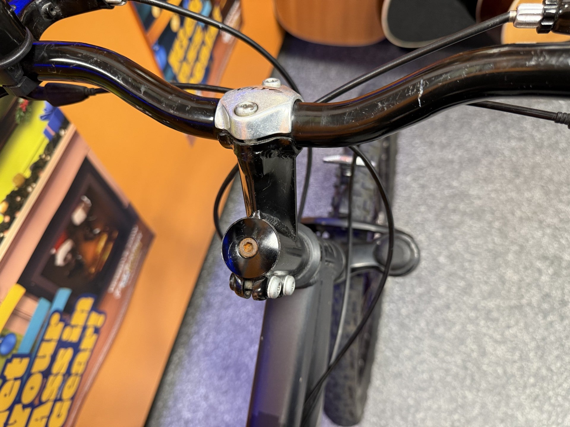 ** Collection Only ** Apollo X-Rated Junior Mountain Bike 14" Frame, 26" Wheels, 18-Speed