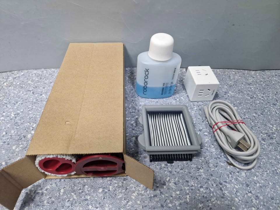 Roborock Dyad Pro Combo Wet And Dry Vacuum Cleaner, 5 in 1   ***COLLECTION ONLY***