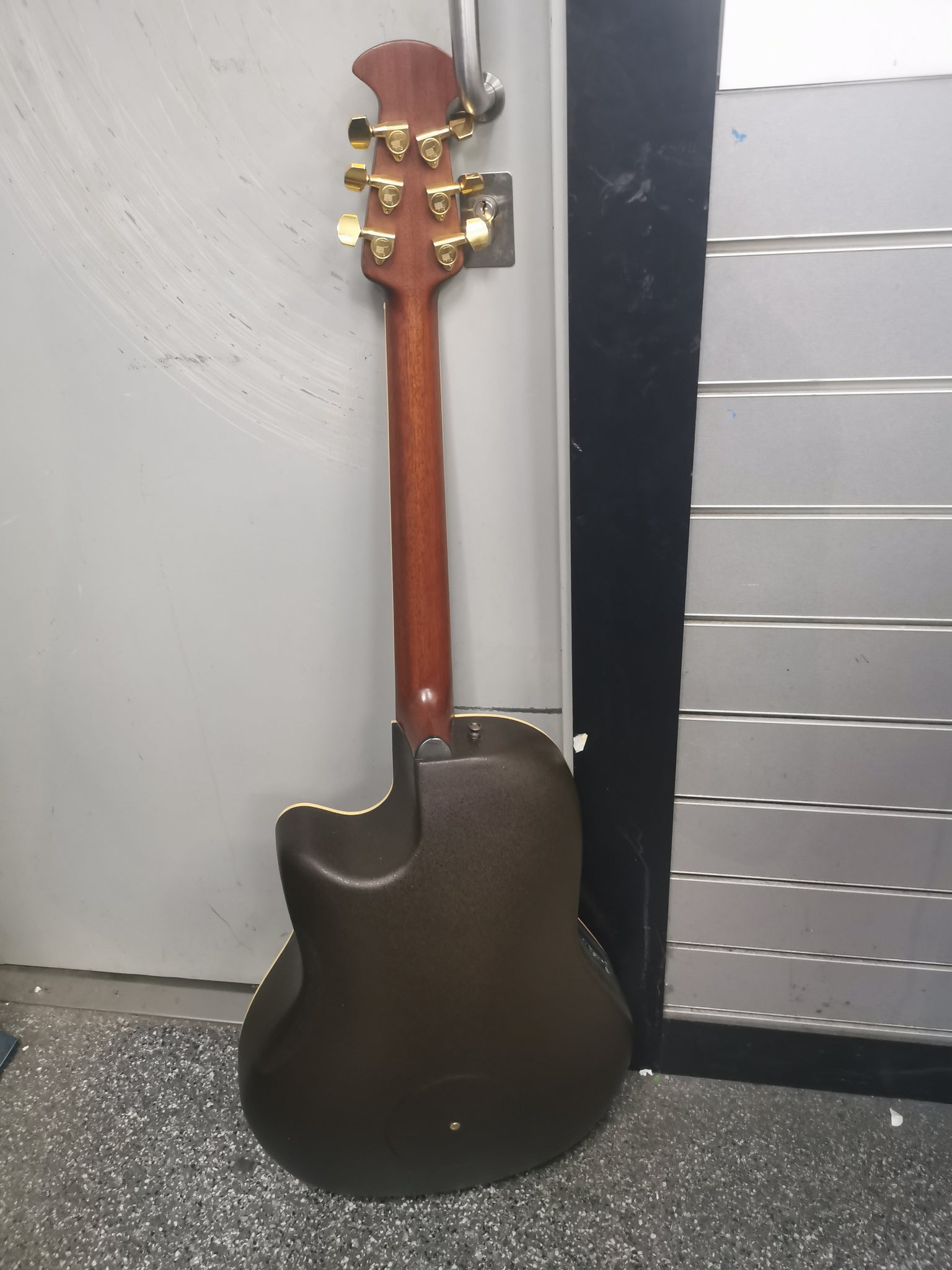 Ovation CC247 Celebrity Deluxe Acoustic Guitar