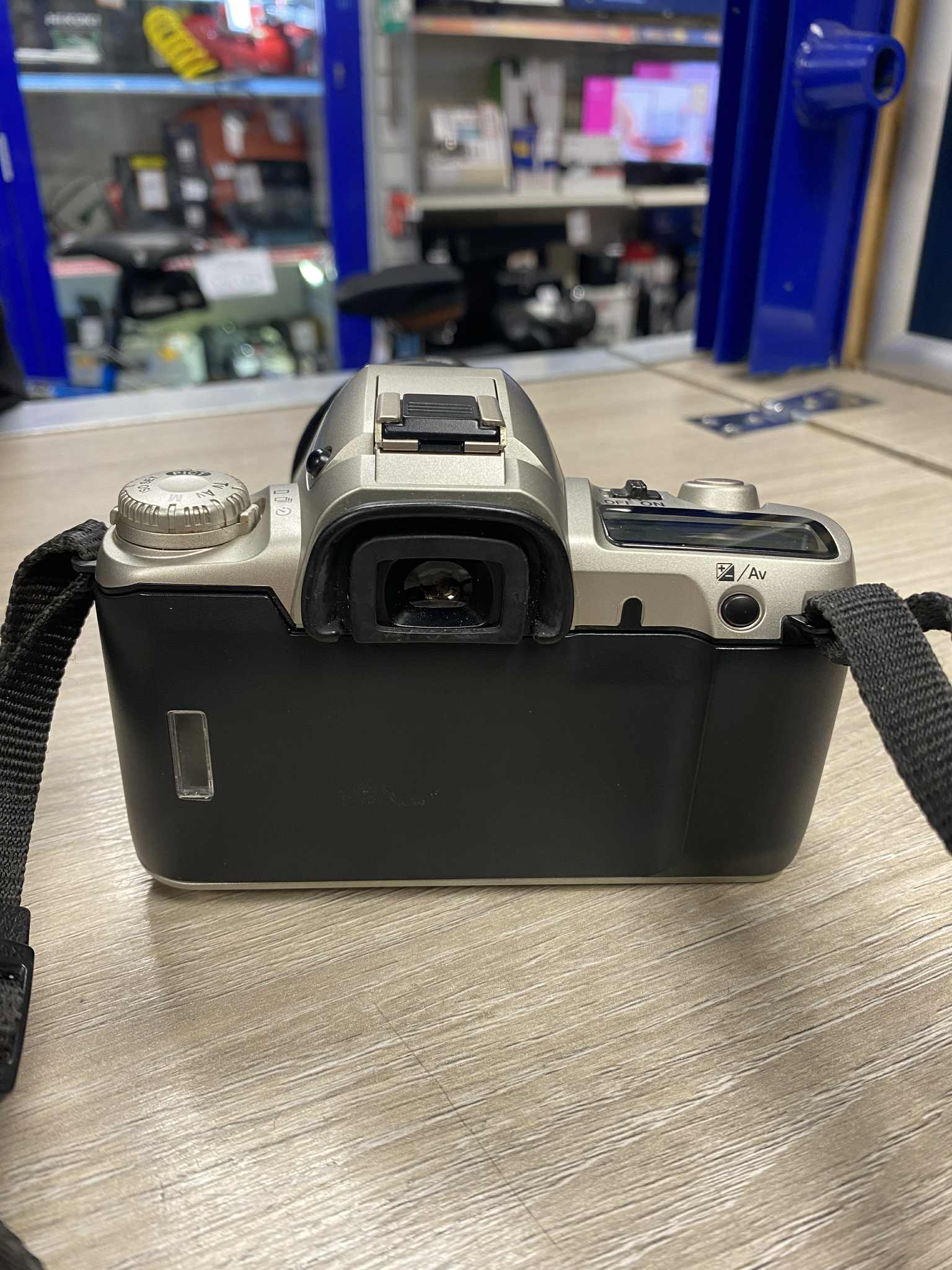 Pentax Mz-50 Body + Sigma 28-200mm F/3.8-5.6 UC Lens